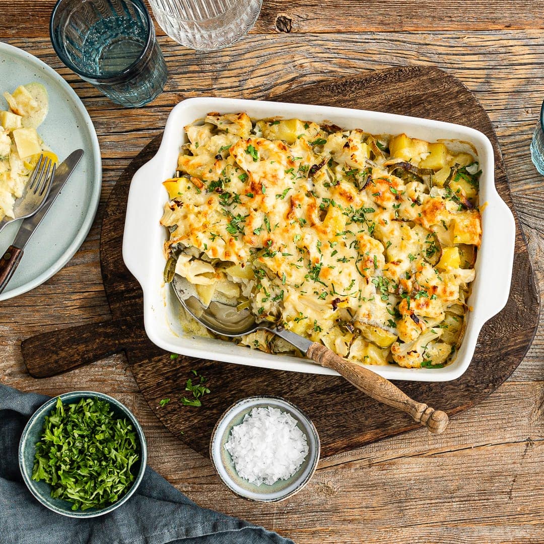 Zarter Blumenkohl lässt sich mit frischen Zutaten im Handumdrehen in einen leckeren Auflauf verwandeln. Kosten Sie die Blumenkohlauflauf-Rezepte von EDEKA!