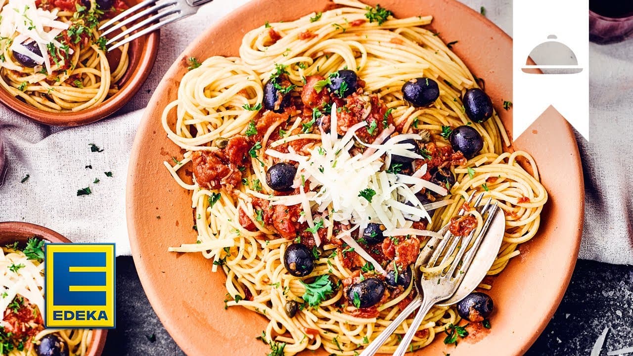 Spaghetti alla puttanesca Rezept YouTube Platzhalterbild für ein Video mit dem Titel 'Spaghetti alla puttanesca Rezept'.