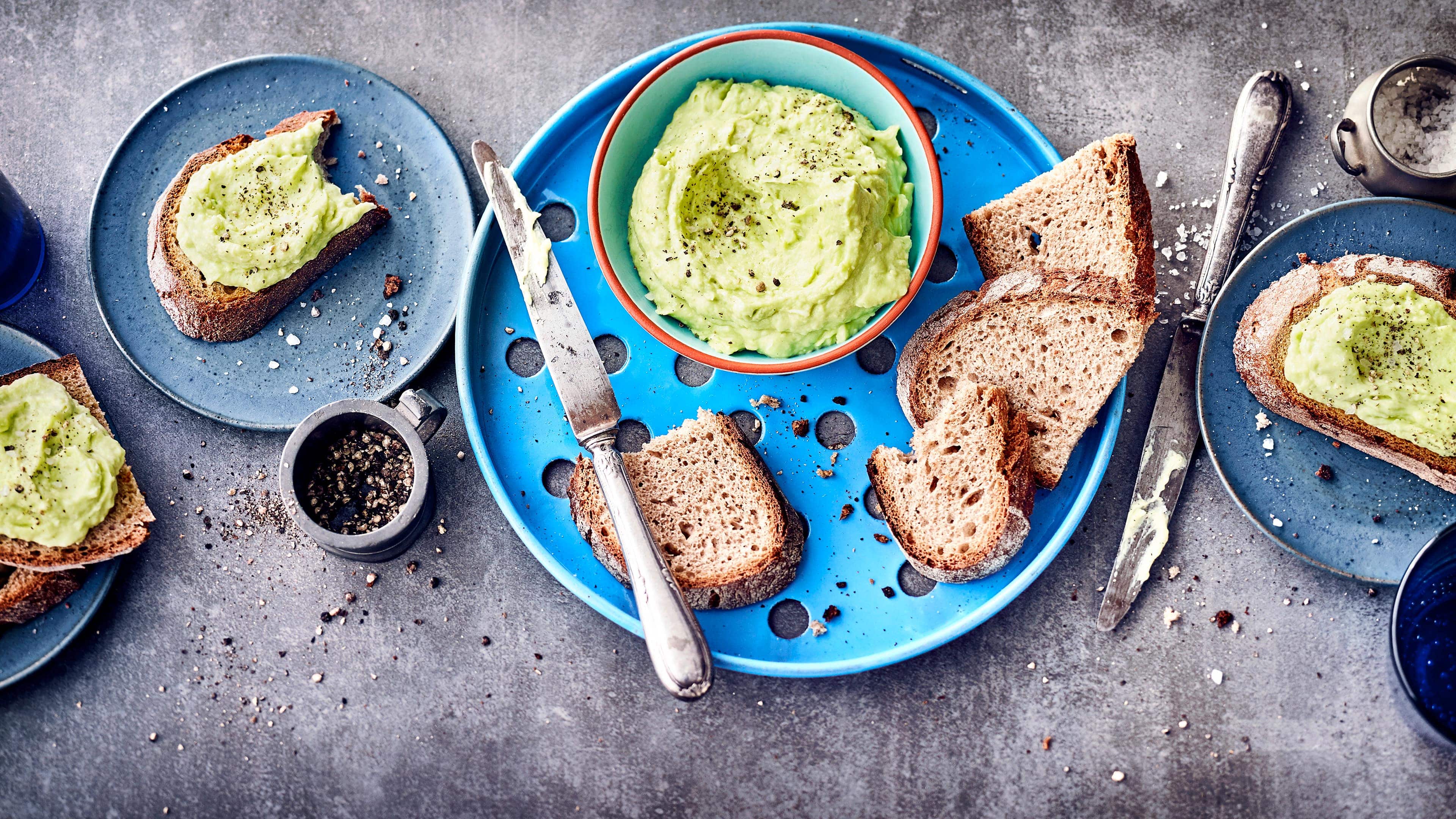 Avocadobutter Sie lieben Avocado? Bereiten Sie unsere köstliche Avocadobutter zu und verfeinern Sie damit Brot, Salate und viele weitere Speisen!