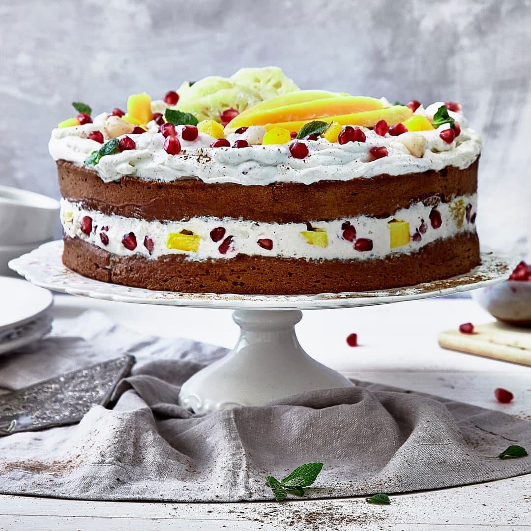Wer mit Früchten bäckt, spart Kalorien. Mit unserem Früchtetorten-Rezept liefern wir Ihnen hierfür eine raffinierte und köstliche Idee.