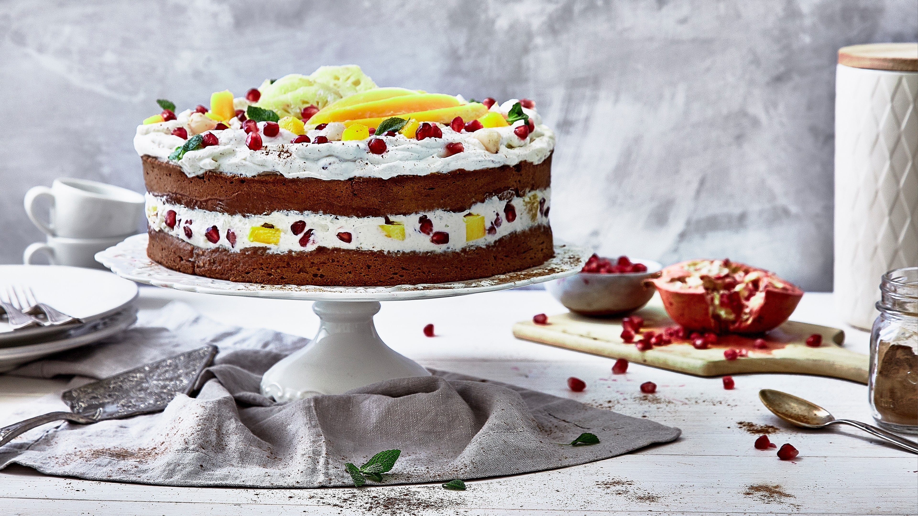 Früchte-Fitnesstorte Wer mit Früchten bäckt, spart Kalorien. Mit unserem Früchtetorten-Rezept liefern wir Ihnen hierfür eine raffinierte und köstliche Idee.