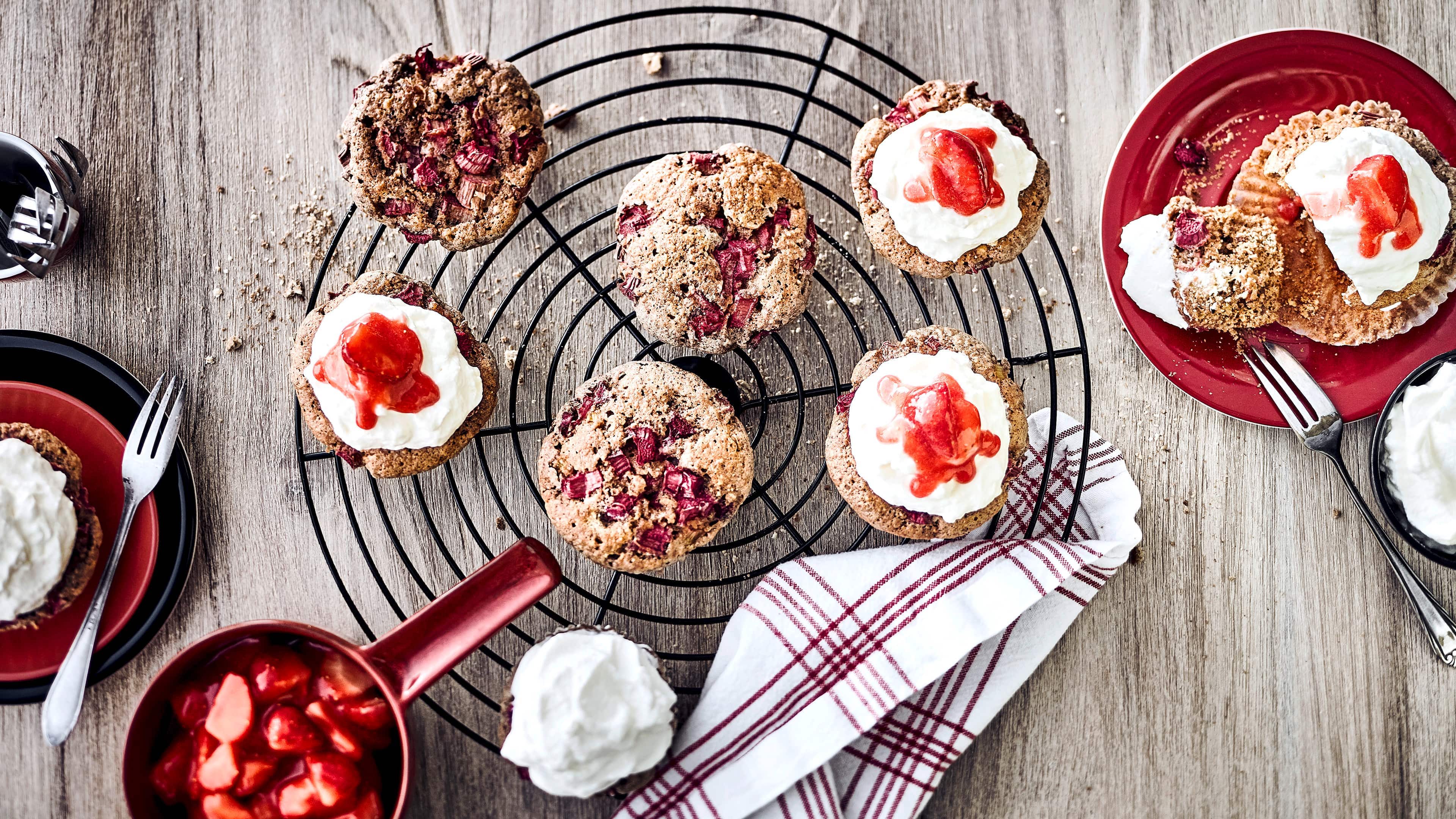 Schnelle Rhabarbermuffins Schnelle Rhabarbermuffins