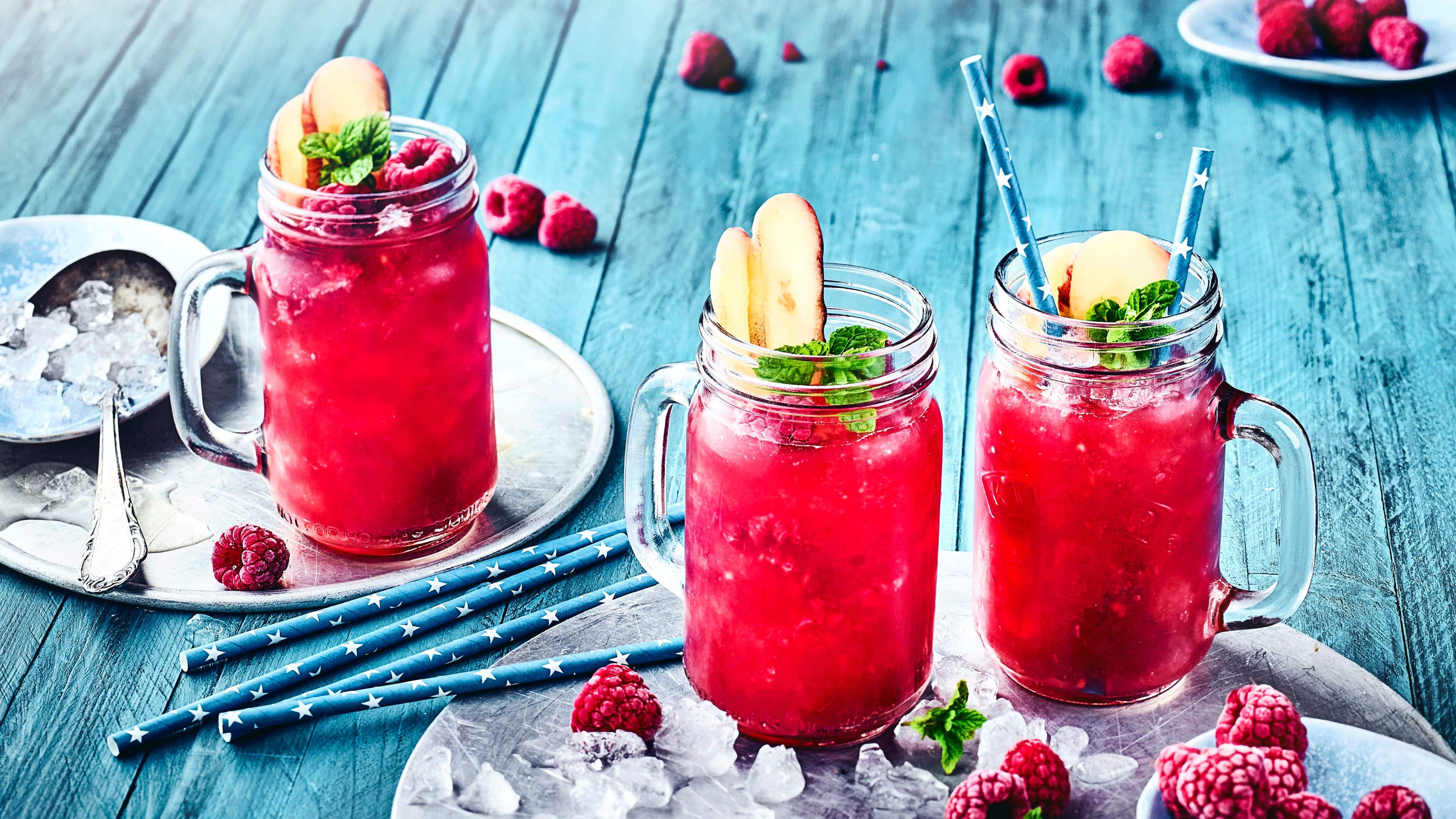 Himbeertraum Fruchtig und vor allem himbeerig lecker, so schmeckt unser alkoholfreier „Himbeertraum“, der für die nächste Gartenparty perfekt ist.