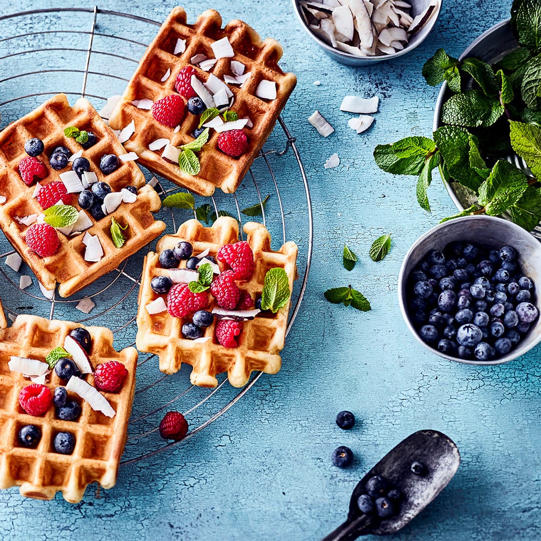 Wenn Sie Waffeln lieben, die Ihnen aber manchmal zu fettig sind, probieren Sie doch einmal unser Rezept für Skyr-Waffeln. Diese sind luftig locker leicht und mit leckerem Topping ein wirklicher Genuss.