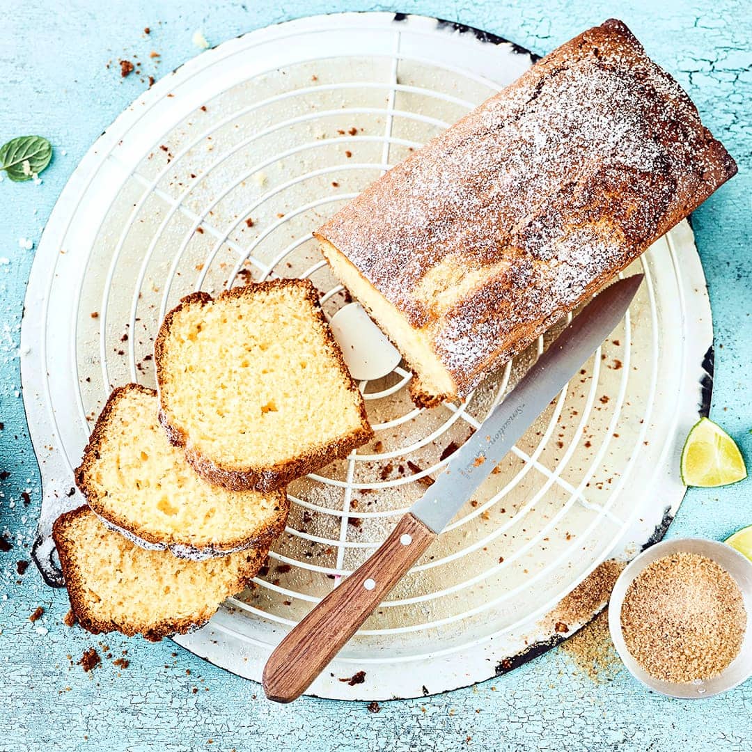 Feiner Rührteigkuchen aromatisiert mit dem berühmten Caipirinha - genießen Sie doch mal einen Cocktail-Kuchen!