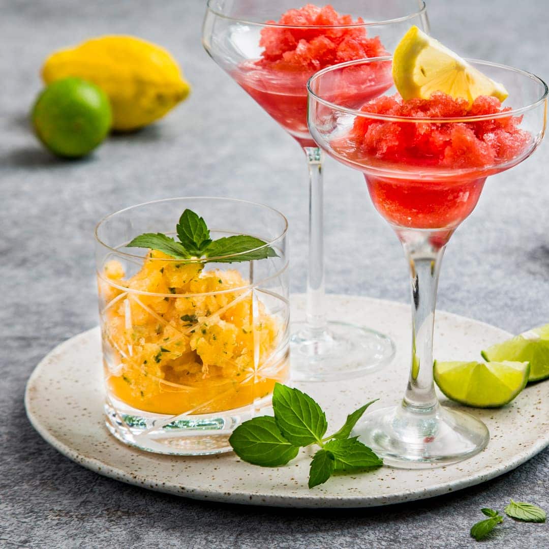 Zwei erfrischende Melonen-Granitas: Wassermelone-Sekt und Cantaloupe-Minze sind die perfekten Sommerdrinks.