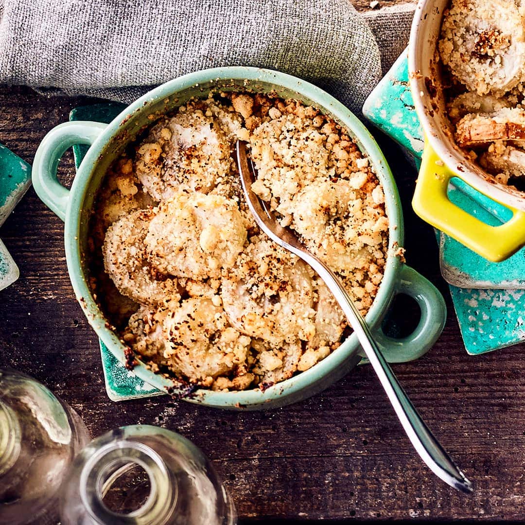 Ein leckeres Bananen-Crumble, welches im Ofen überbacken wird. Ob als Nachtisch oder zum Brunch - ein raffiniertes Dessert!