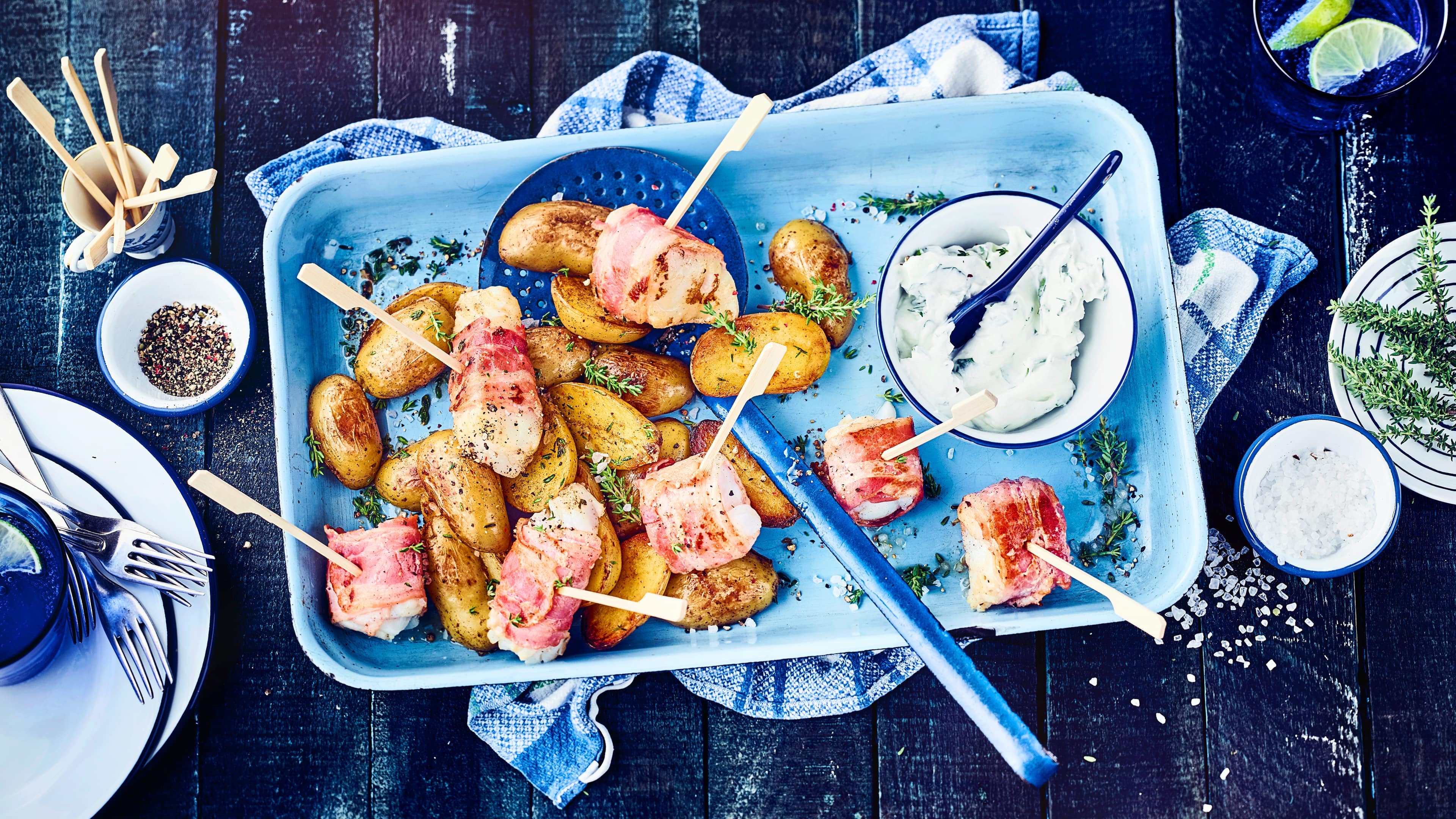 Hecht-Speck-Spieße Da Hecht als Speisefisch einen relativ geringen Fettgehalt hat, können Sie ihn ruhig mit Speck umwickelt als Hecht-Speck-Spieße knusprig anbraten und direkt genießen!