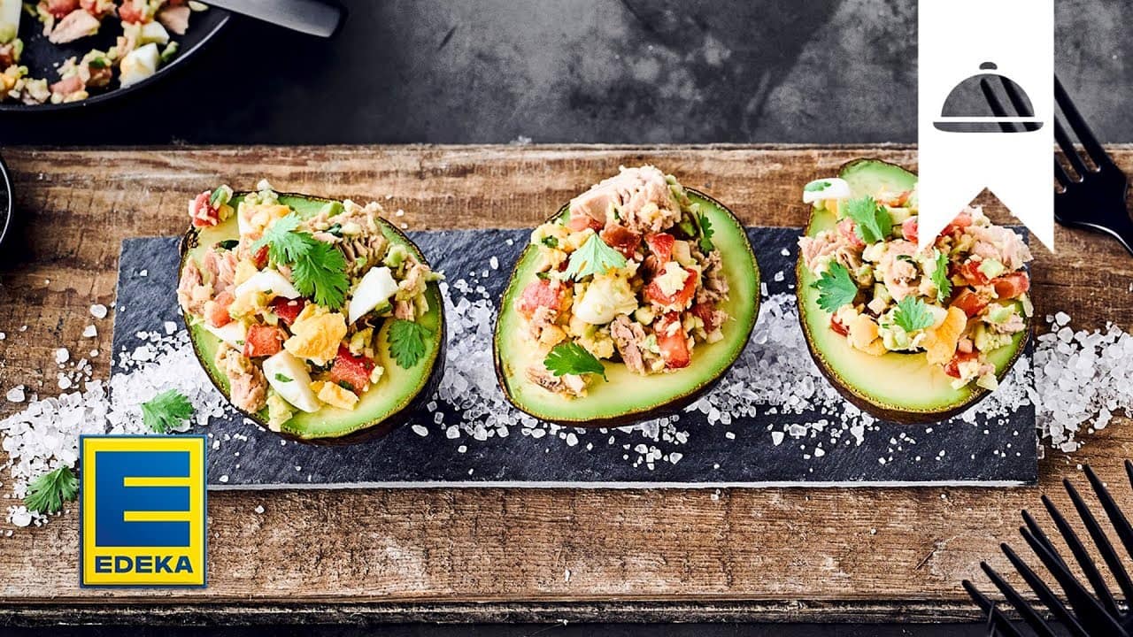 Gefüllte Avocados Rezept YouTube Platzhalterbild für ein Video mit dem Titel 'Gefüllte Avocados Rezept'.