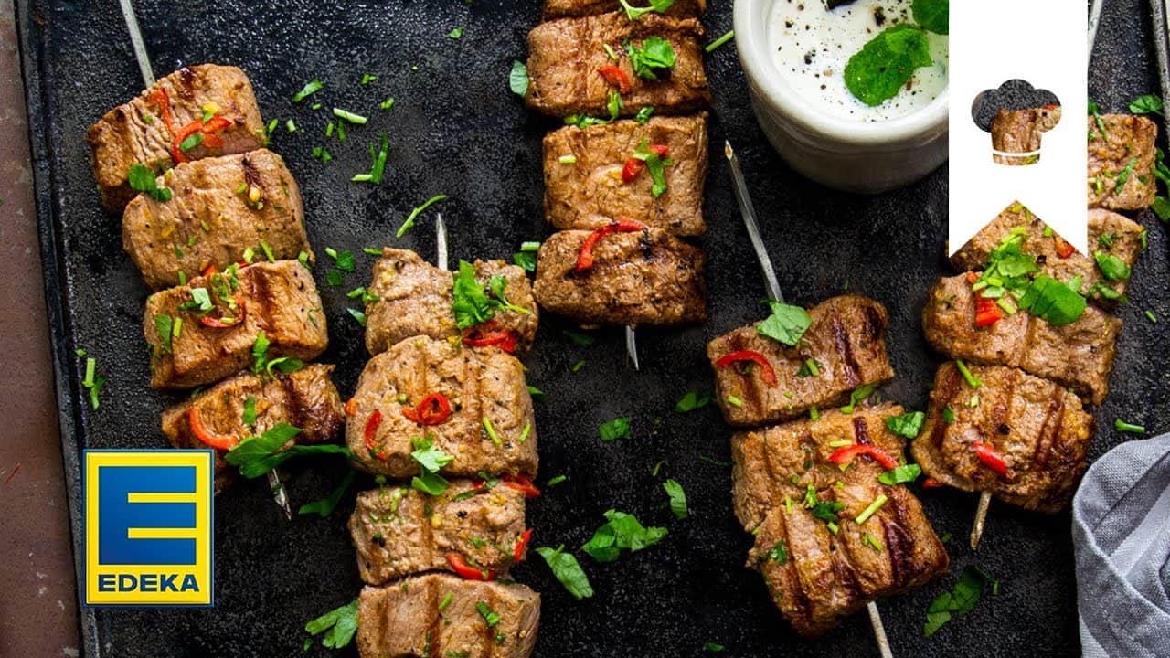 Lamm-Spieße selber machen YouTube Platzhalterbild für ein Video mit dem Titel 'Lamm-Spieße selber machen'.