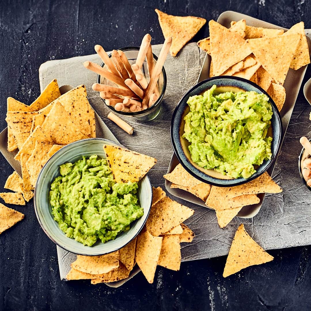 Leckere Soße ganz einfach selbst gemacht. Unser Rezept für Avocado-Knoblauch-Dip ist schnell zubereitet & daher ideal als Vorspeise oder für Feste geeignet.
