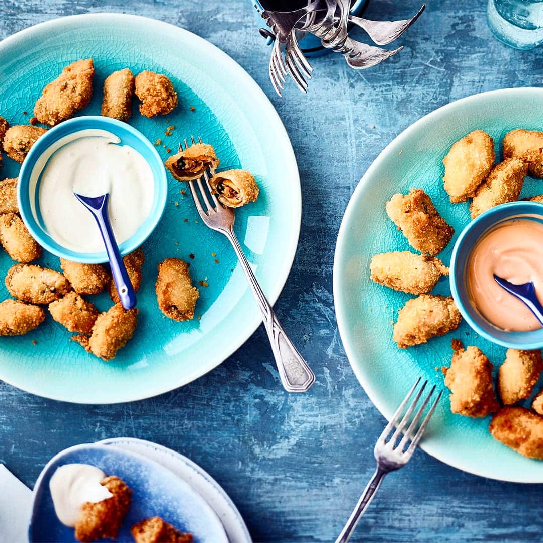 Unser Miesmuscheln-Rezept kombiniert die Schalentiere mit einer würzigen Zitronen-Knoblauch-Mayonnaise und feiner Cocktailsoße.