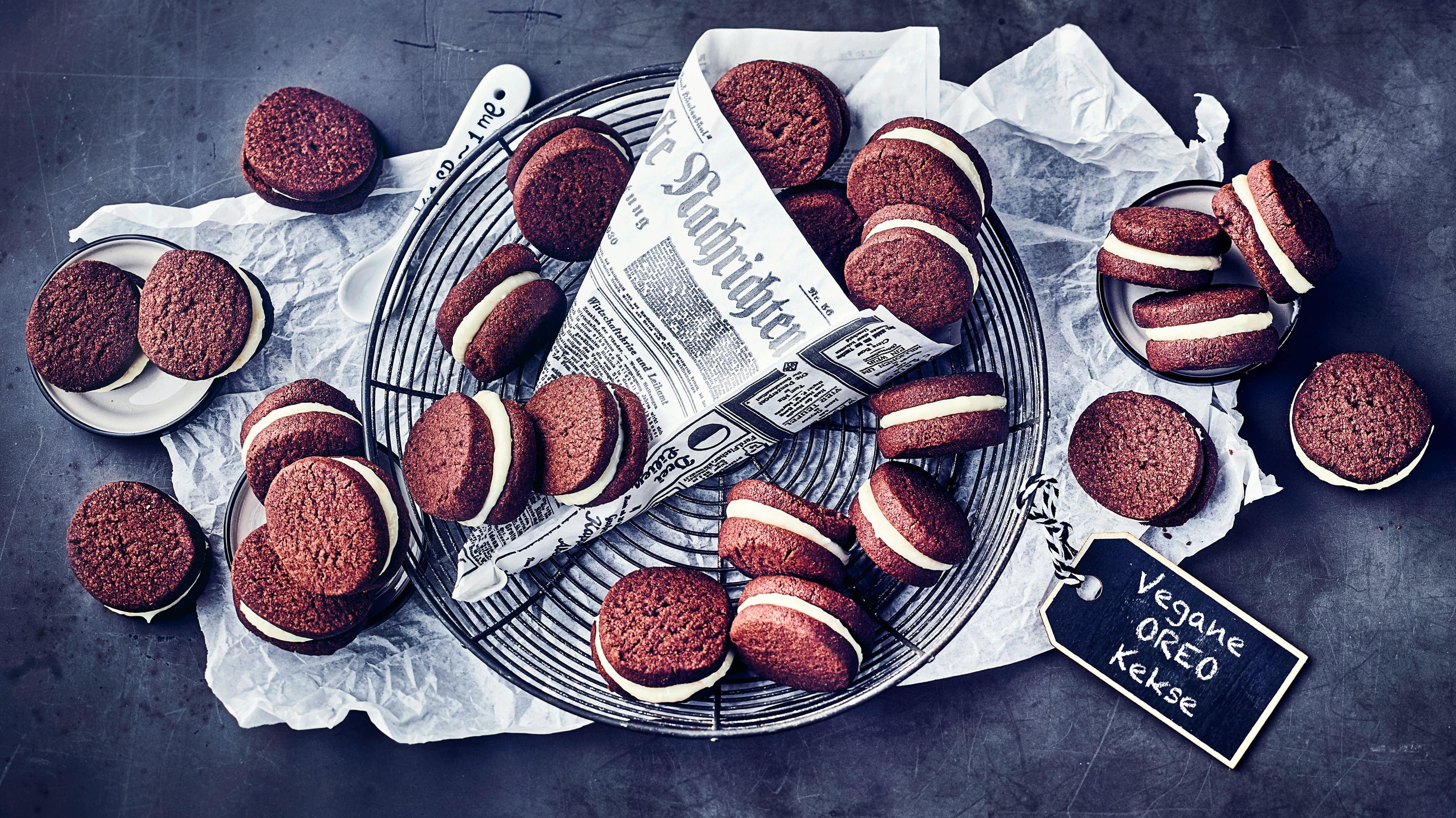 Vegane Oreo-Kekse Oreo-Kekse selbermachen und das am liebsten vegan! Versuchen Sie doch mal unsere veganen Oreo-Kekse - ob zum Selberessen oder zum Verschenken – einfach ausprobieren!