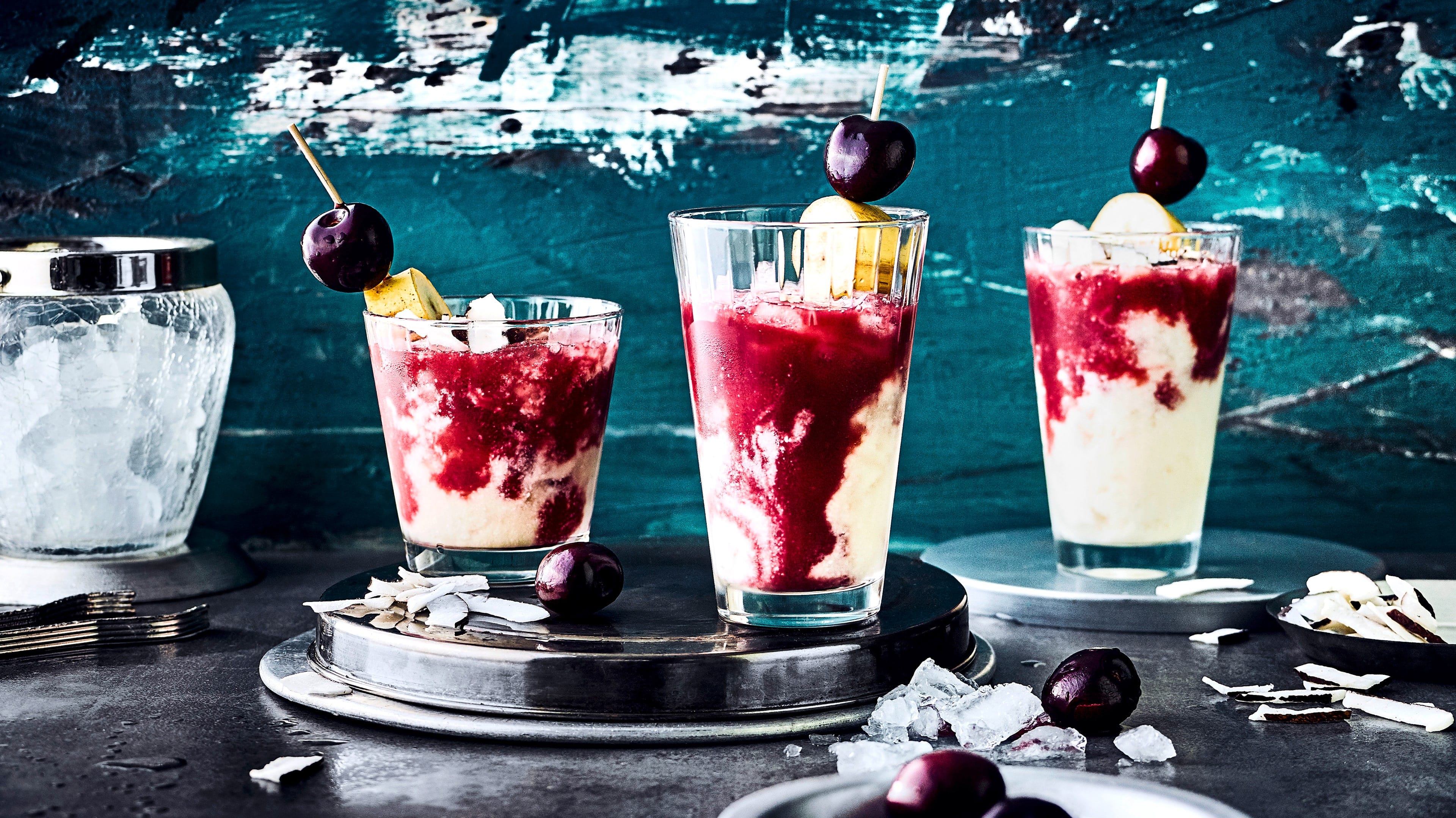\"Kiba\"-Cocktail Fruchtig, lecker und ganz schnell zubereitet: Der Kiba-Cocktail ist ein Klassiker, überraschen Sie Ihre Liebsten doch mal mit dieser Variante!
