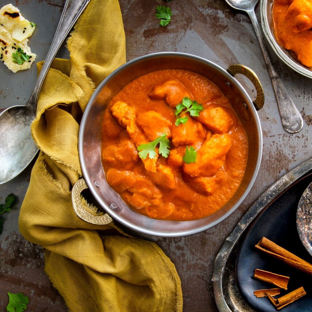 Ein Klassiker der indischen Küche und lecker aromatisch würzig: Probieren Sie unser Rezept für Butter Chicken doch einmal aus und servieren dazu am besten Reis.