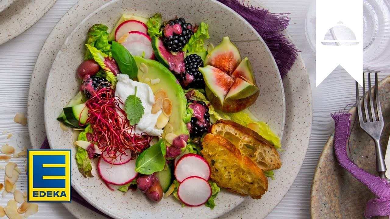 Sommersalat mit Brombeeren YouTube Platzhalterbild für ein Video mit dem Titel 'Sommersalat mit Brombeeren'.