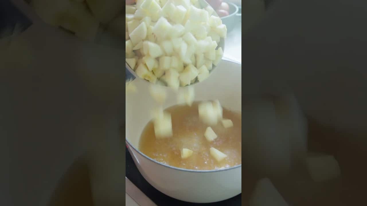 YouTube Platzhalterbild für ein Video mit dem Titel 'Apfelmus selber machen'.