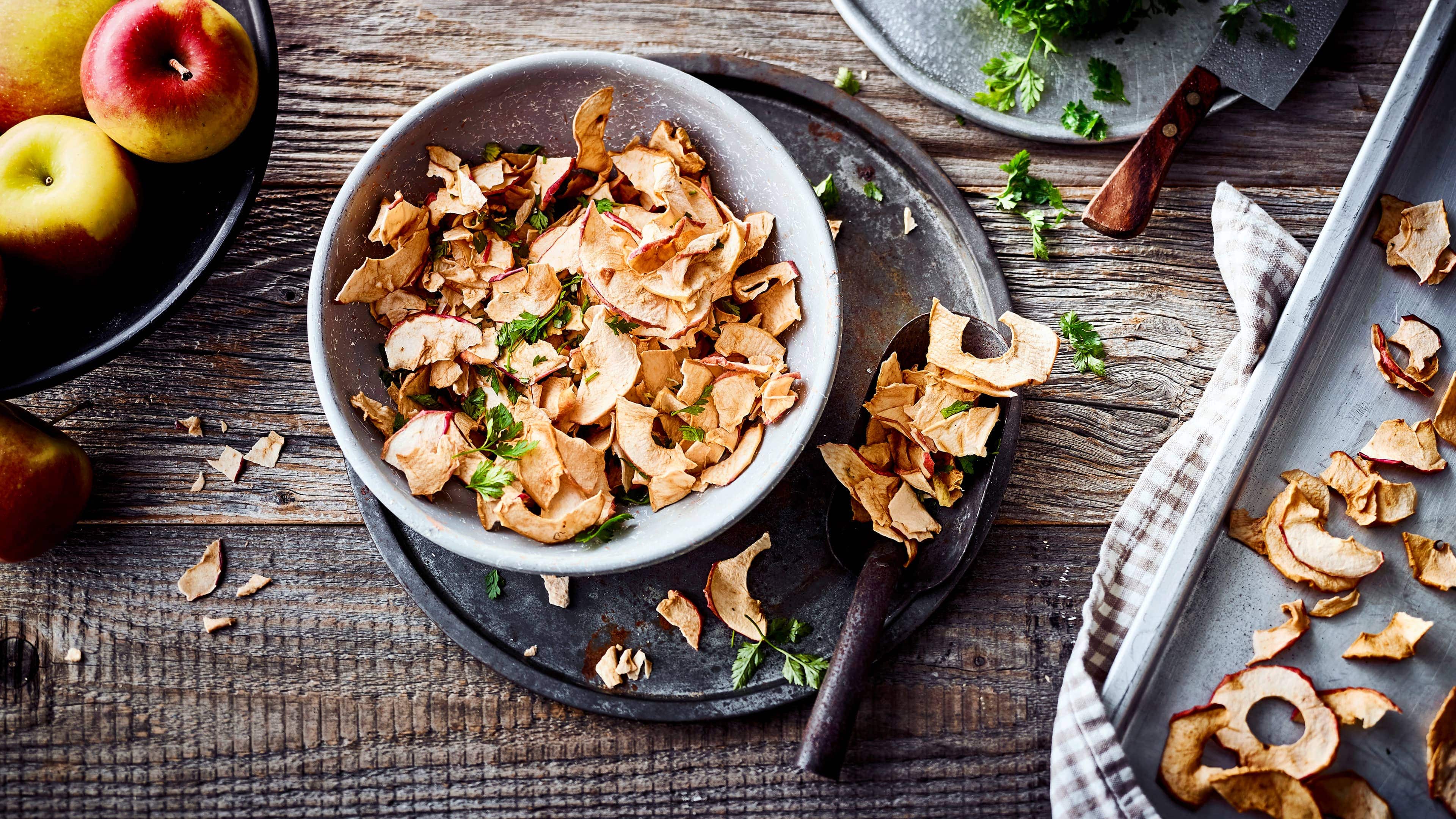 Apfelchips Ganz einfach und schnell hergestellt und ein gesunder Snack für Zwischendurch sind unsere selbstgemachten Apfelchips!