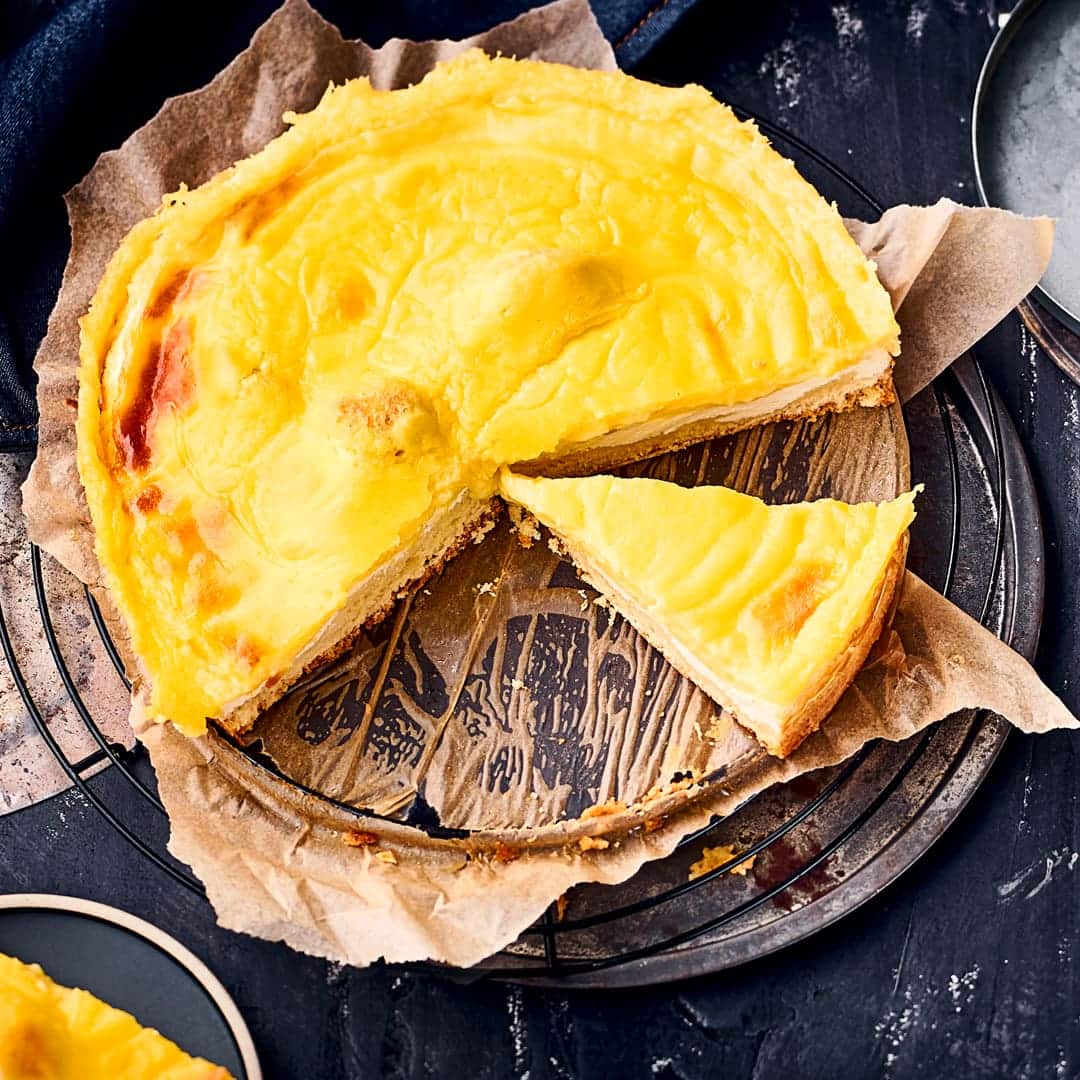 Das Rezept für eine klassische Eierschecke kommt aus Sachsen, genauer gesagt aus Dresden, und besteht aus 3 leckeren Schichten – los geht’s!