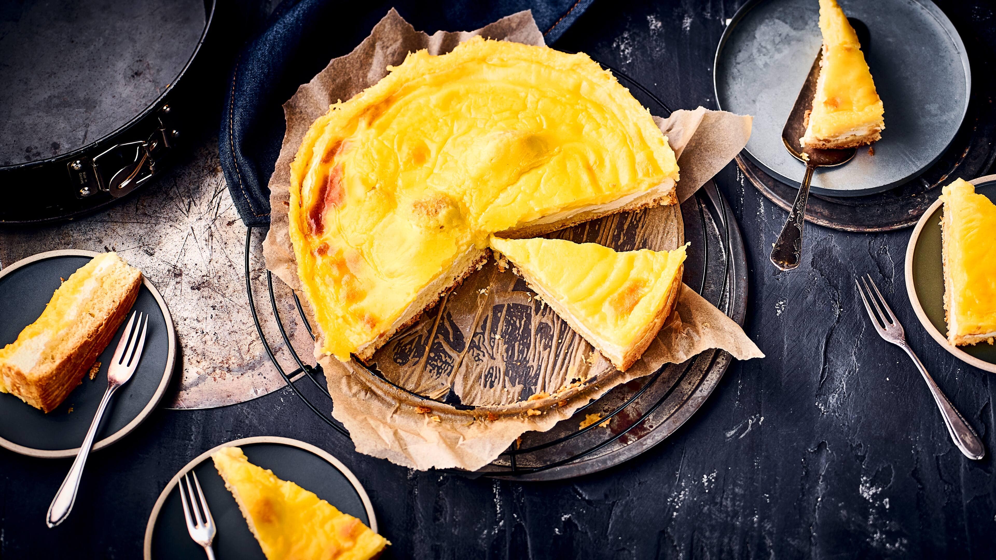 Eierschecke Das Rezept für eine klassische Eierschecke kommt aus Sachsen, genauer gesagt aus Dresden, und besteht aus 3 leckeren Schichten – los geht’s!