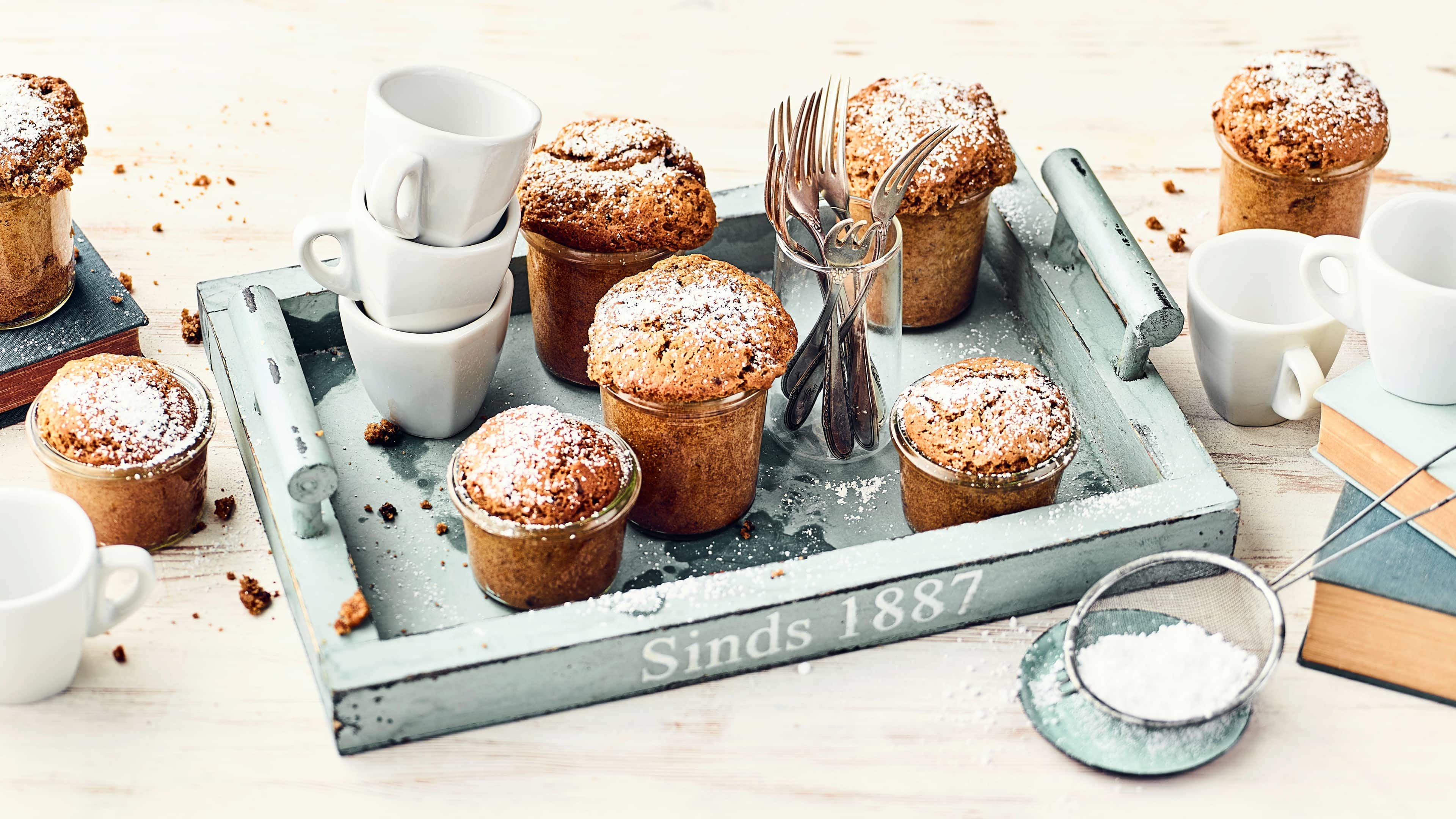 Kaffeekuchen Genießen Sie aromatische Mini-Kuchen mit Kaffee und Schokolade: Unser Rezept für das kleine Gebäck aus dem Glas ist ideal für einen Snack zwischendurch.