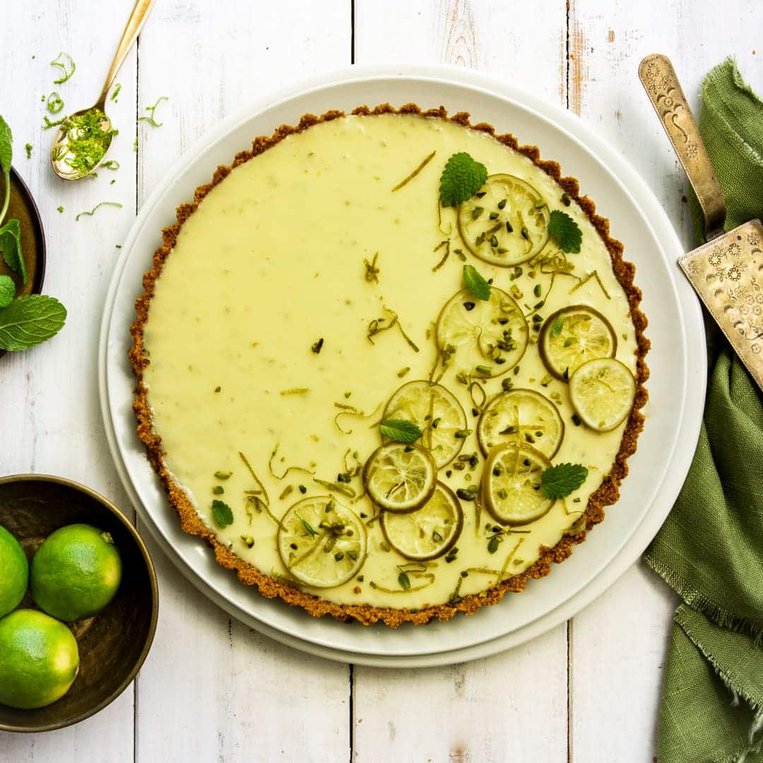 Herrlich erfrischend ist dieses amerikanische Dessert mit knusprigem Keksboden, Limetten und gesüßter Kondensmilch: Unser Key Lime Pie!