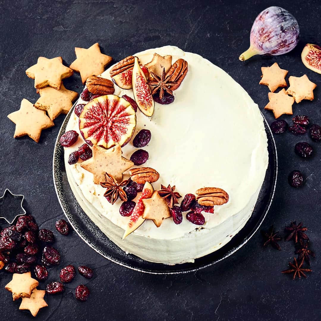 Fast zu schön zum Anscheiden! Unser Rezept für eine Lebkuchentorte, die nicht nur optisch sondern auch geschmacklich zum Genießen ist!