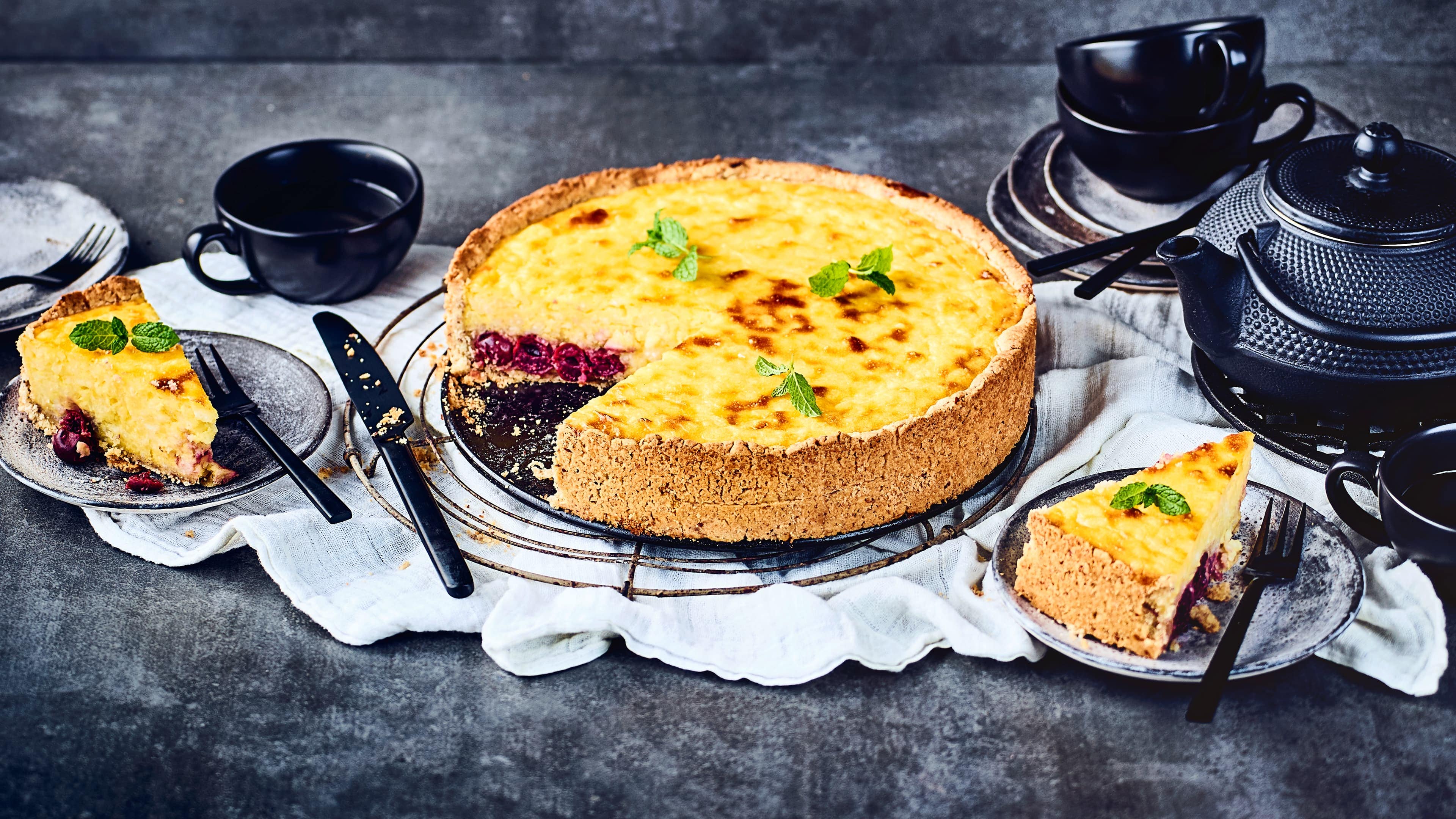 Milchreiskuchen Ein Klassiker als Dessert oder Süßspeise für Kinder, aber auch als Kuchen eine fantastische Idee: Milchreis mit Kirschen wird bei uns zu einem leckeren Milchreiskuchen.