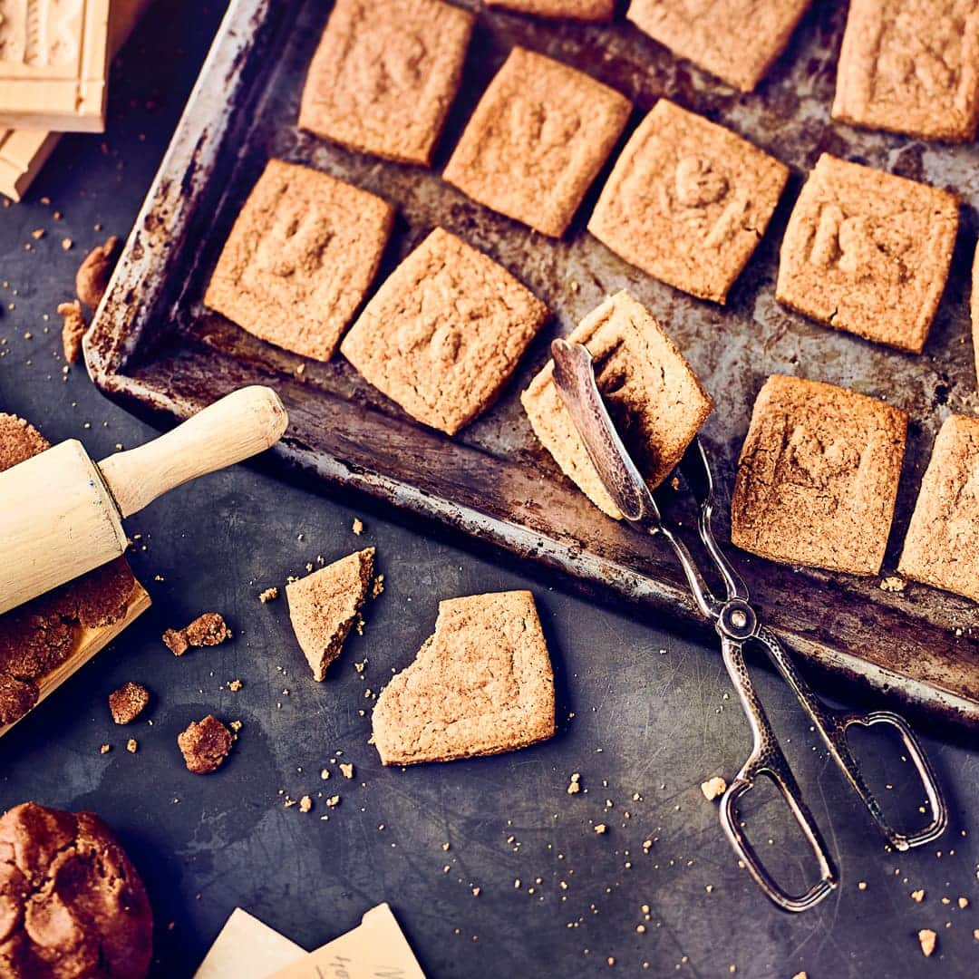 In der Weihnachtszeit ist das leckere Gebäck nicht wegzudenken und selbstgemacht sind sie besonders lecker: Würzige Spekulatius Kekse – ganz klassisch!