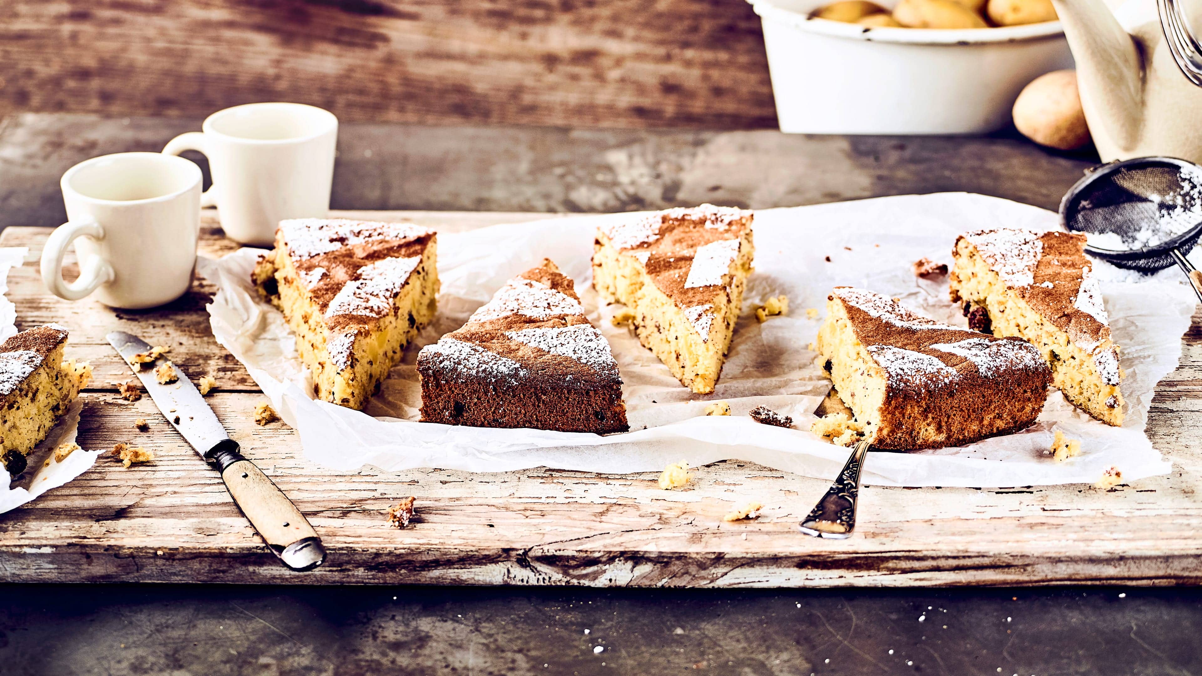 Kartoffelkuchen Eine Alternative zum klassischen Rührkuchen: Probieren Sie unser Kartoffelkuchen-Rezept aus und lassen Sie sich von diesem süßen Gebäck begeistern!