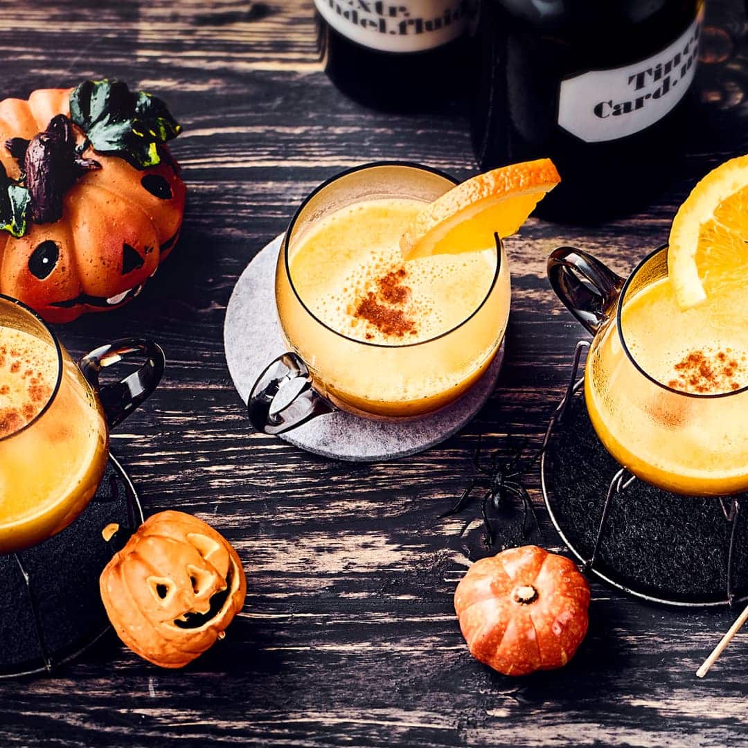 Alkoholfreier Punsch aus Kürbis, Orangensaft und Zimt.