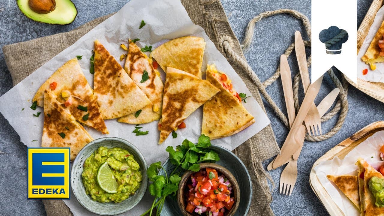 Quesadillas - Mexikanische Teigfladen mit Dips YouTube Platzhalterbild für ein Video mit dem Titel 'Quesadillas - Mexikanische Teigfladen mit Dips'.