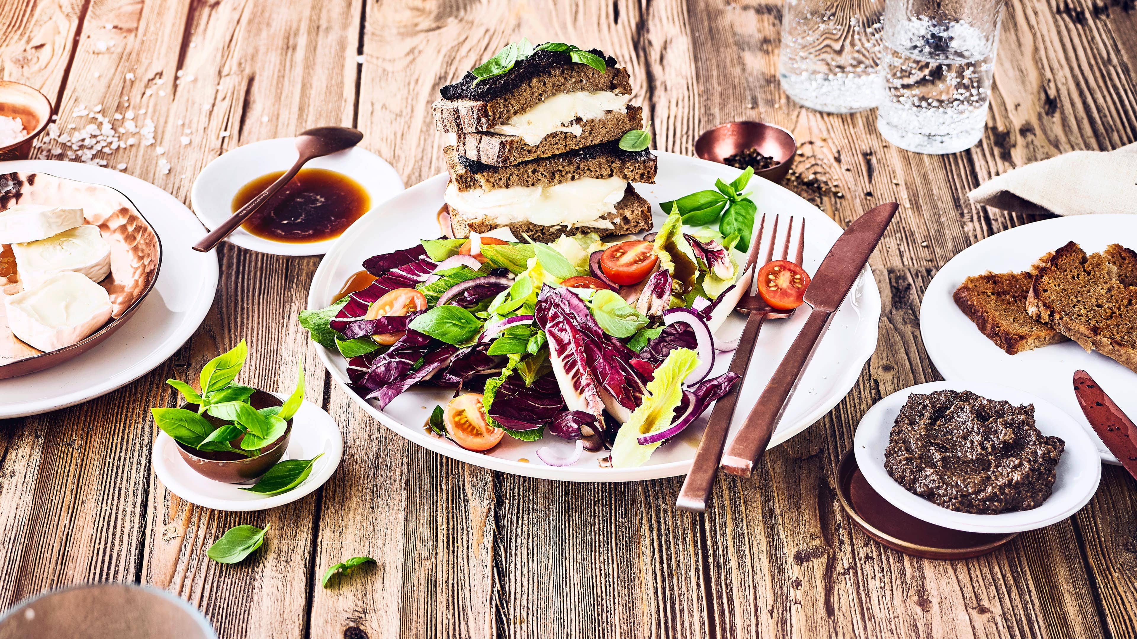 Romanasalat mit Ziegenkäse Romanasalat mit Ziegenkäse