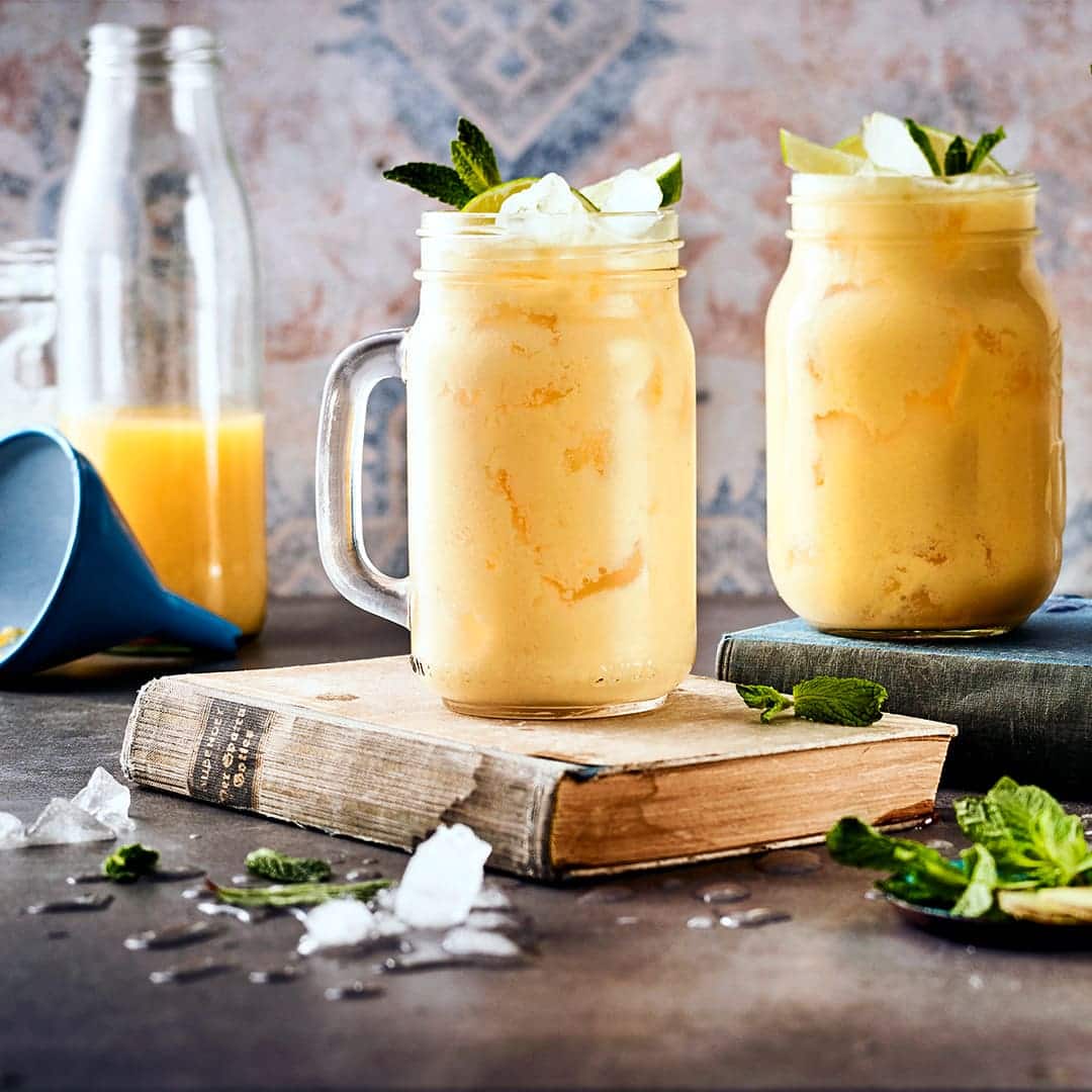 Smoothies sind in aller Munde: Kein Wunder, denn die cremigen Fruchtdrinks lassen sich in vielen Varianten genießen. Entdecken Sie unser Rezept mit Mango!