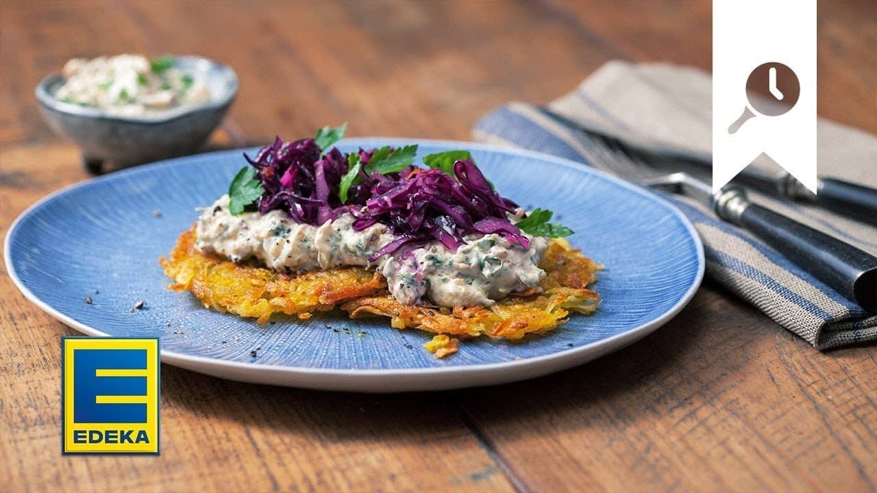 Kartoffelrösti - Rezept mit Rotkohlsalat YouTube Platzhalterbild für ein Video mit dem Titel 'Kartoffelrösti - Rezept mit Rotkohlsalat'.