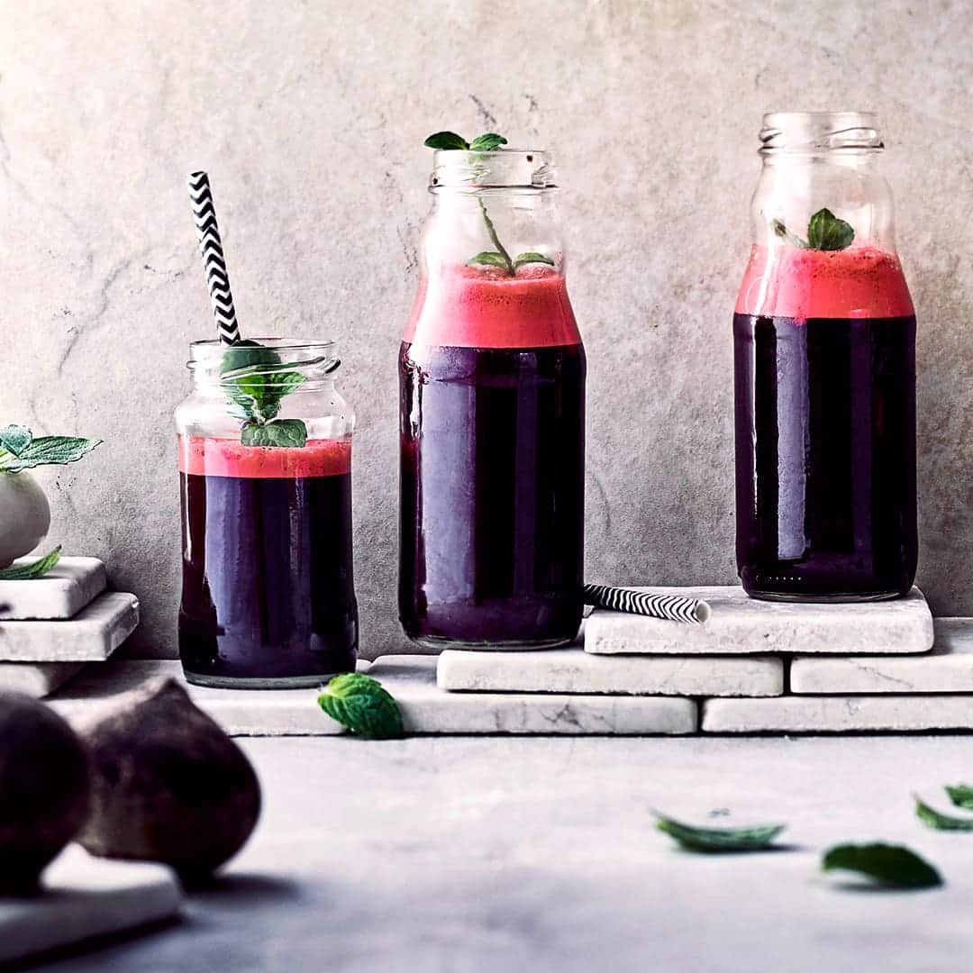 Mit nur 3-4 Zutaten ist unser Rote Bete Saft super schnell und einfach hergestellt und nicht nur farblich ein absolutes Highlight!