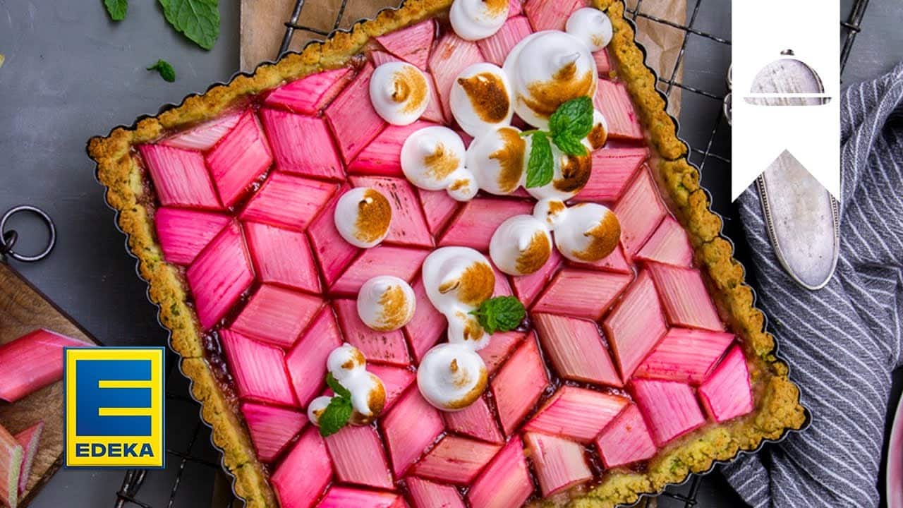 Rhabarber-Baiser Kuchen YouTube Platzhalterbild für ein Video mit dem Titel 'Rhabarber-Baiser Kuchen'.