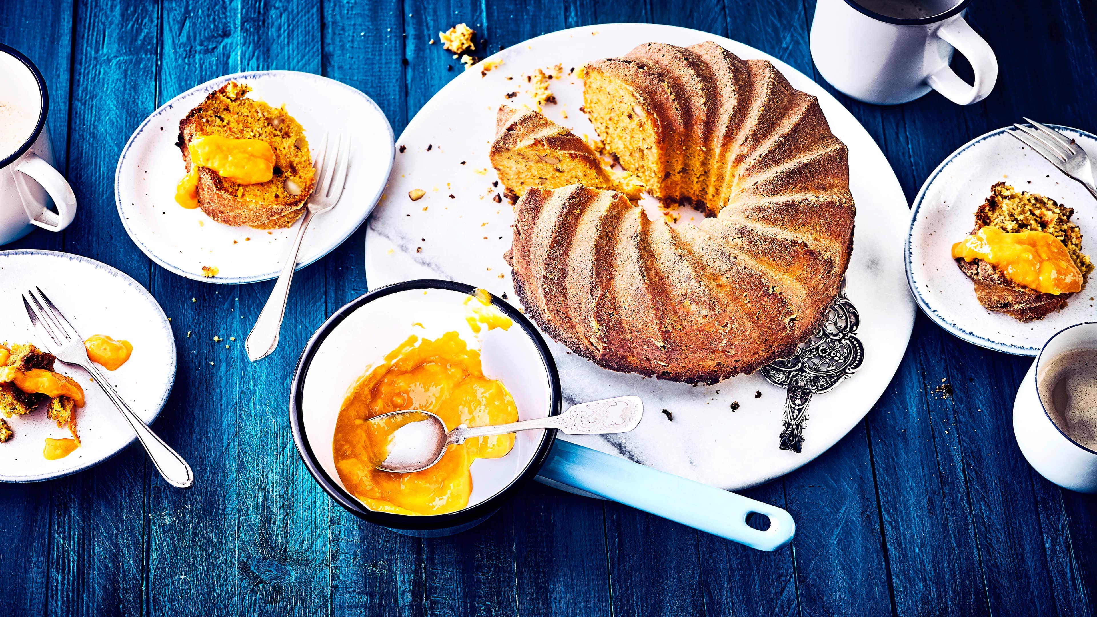 Apfel-Möhren-Kuchen Backen Sie mithilfe unseres Rezepts einen leckeren Apfel-Möhren-Kuchen: Herrlich saftig und genau das Richtige für den Kaffeetisch im Herbst!