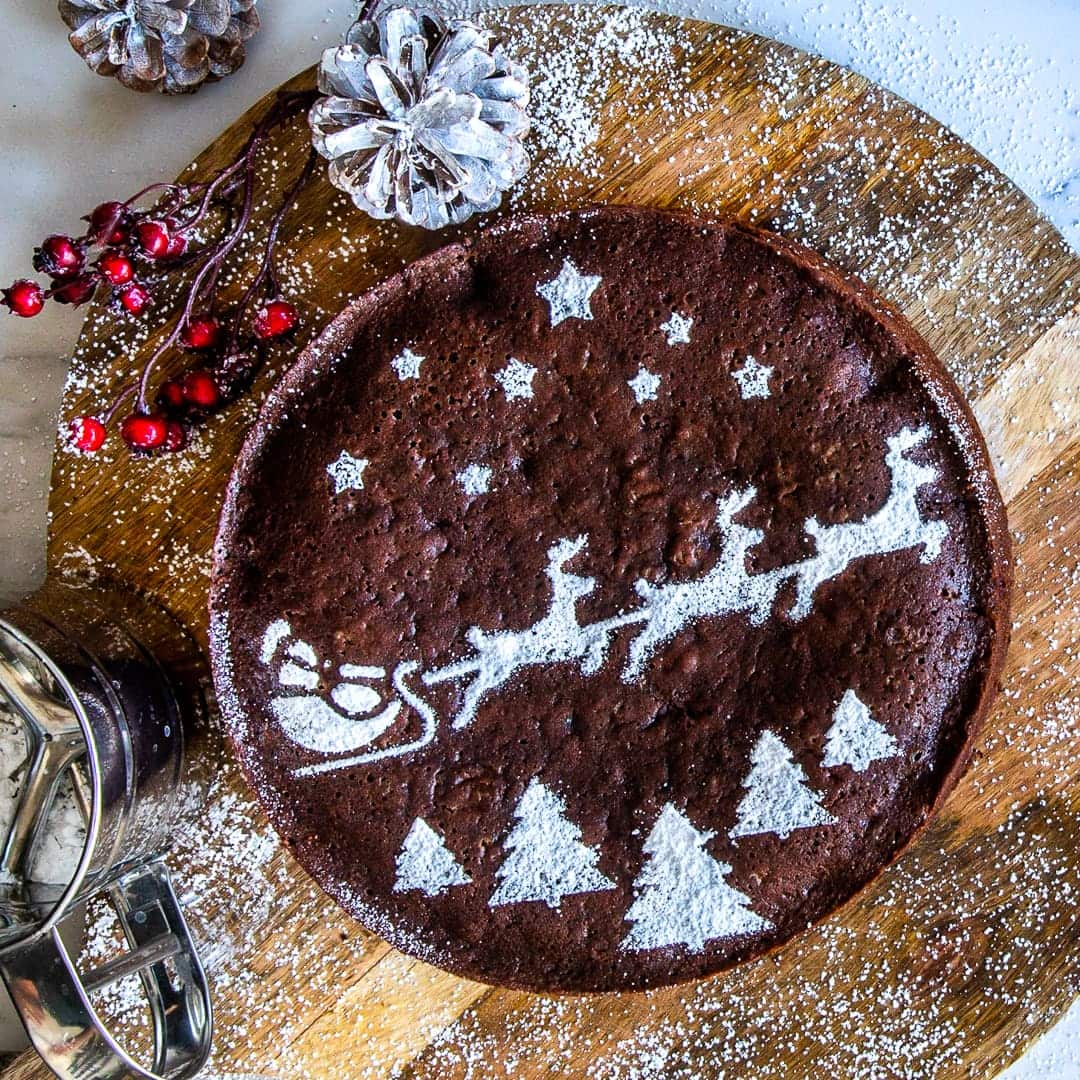 Nicht nur im Advent sind saftige Gewürzkuchen eine beliebte Nascherei: Unser Rezept für einen Schoko-Gewürzkuchen mit fein-weihnachtlichen Gewürzen und Kirschen verführt zu jeder Jahreszeit!