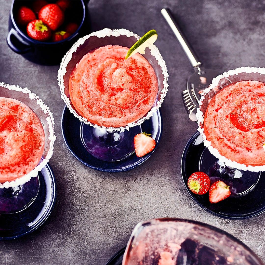 Die etwas fruchtigere Variante des klassischen Margarita besticht durch den intensiven Erdbeer-Geschmack, der hervorragend zum Tequila und Orangenlikör passt.