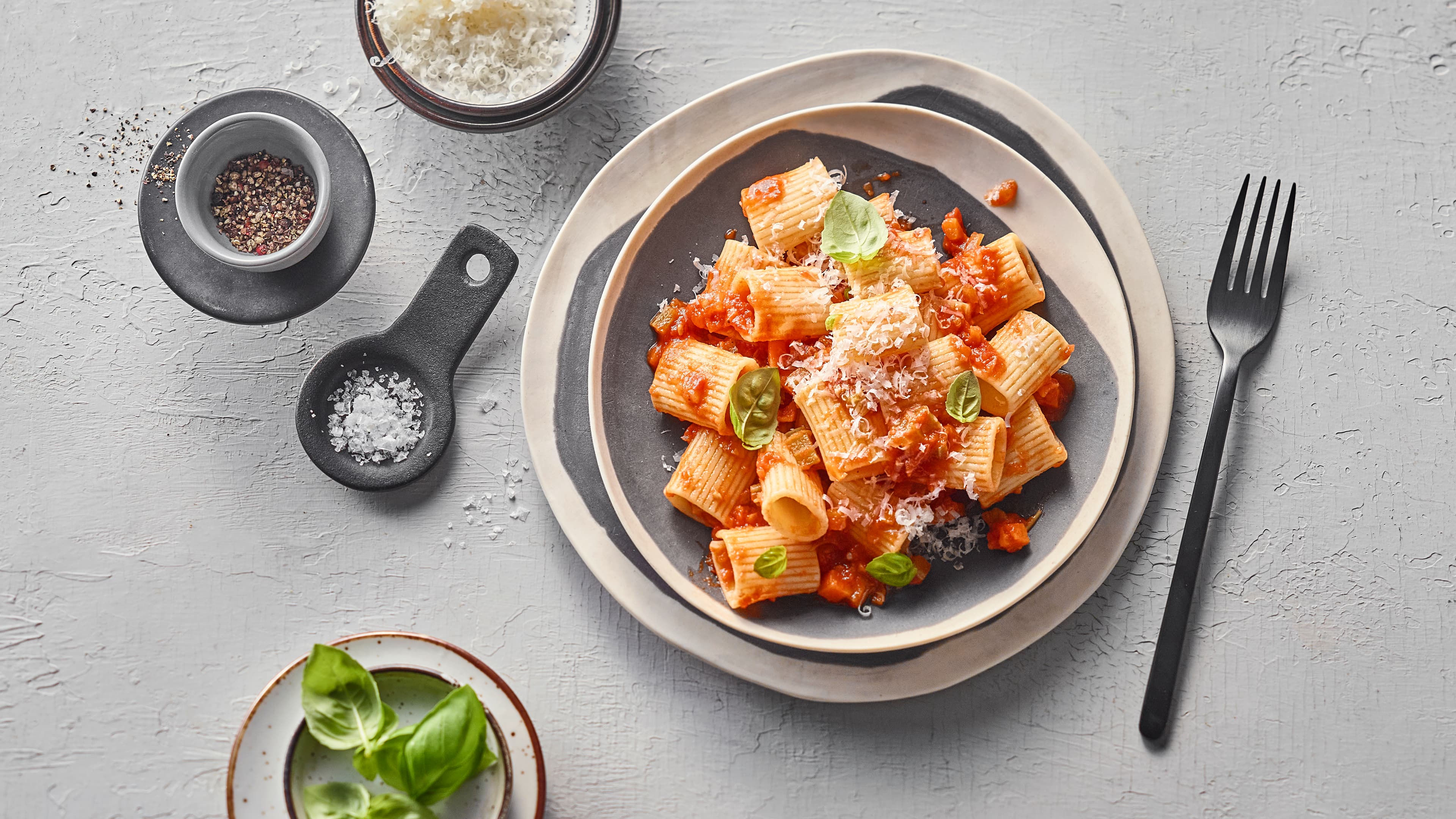 Paccheri alla Napoletana Paccheri alla Napoletana