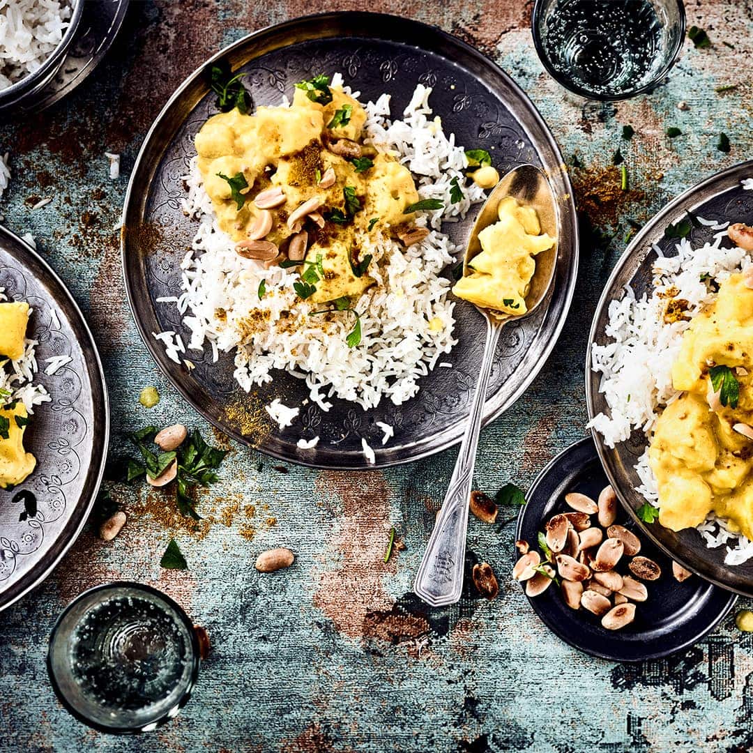 Eigentlich sind Curry-Gerichte ja für Ihre Schärfe bekannt, aber wenn Sie den Geschmack von Curries lieben, es aber etwas milder mögen, sind Sie mit unserem Massaman Curry Rezept bestens bedient.
