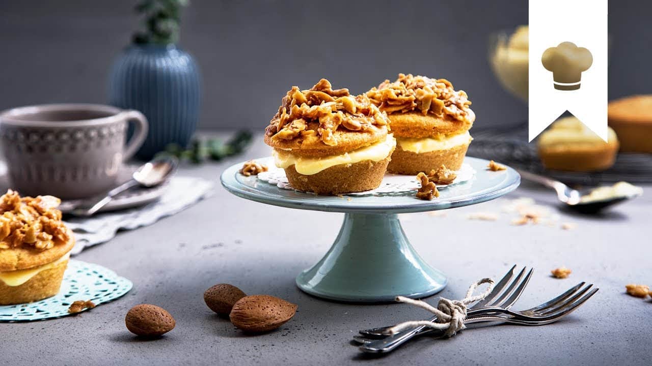 Bienenstich-Cupcakes YouTube Platzhalterbild für ein Video mit dem Titel 'Bienenstich-Cupcakes'.