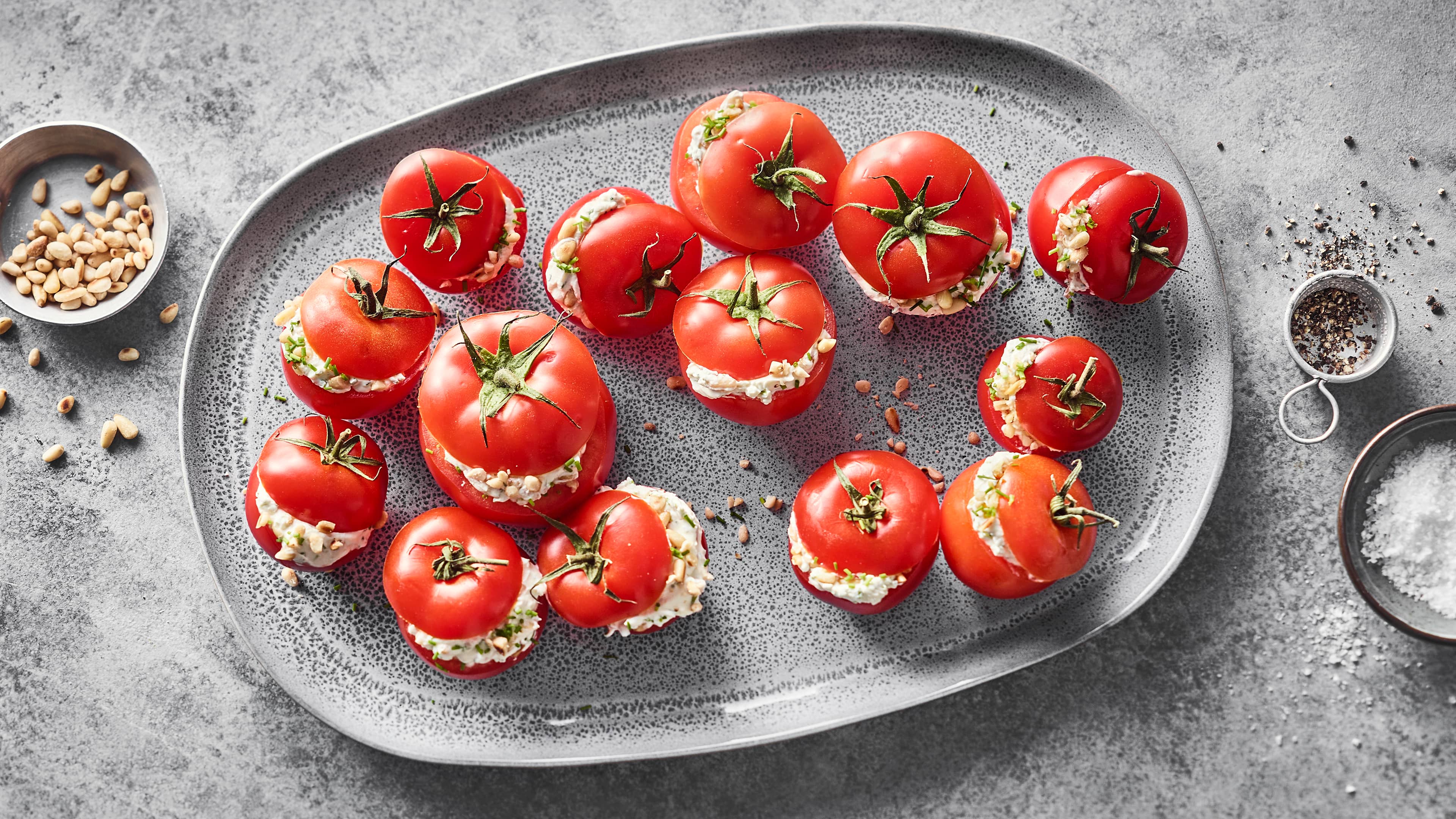 Gefüllte Tomaten mit Frischkäse Gefüllte Tomaten mit Frischkäse