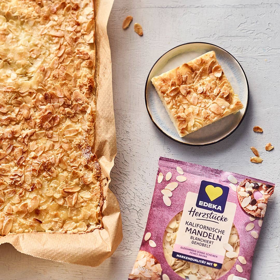 Buttermilchkuchen mit Mandeln