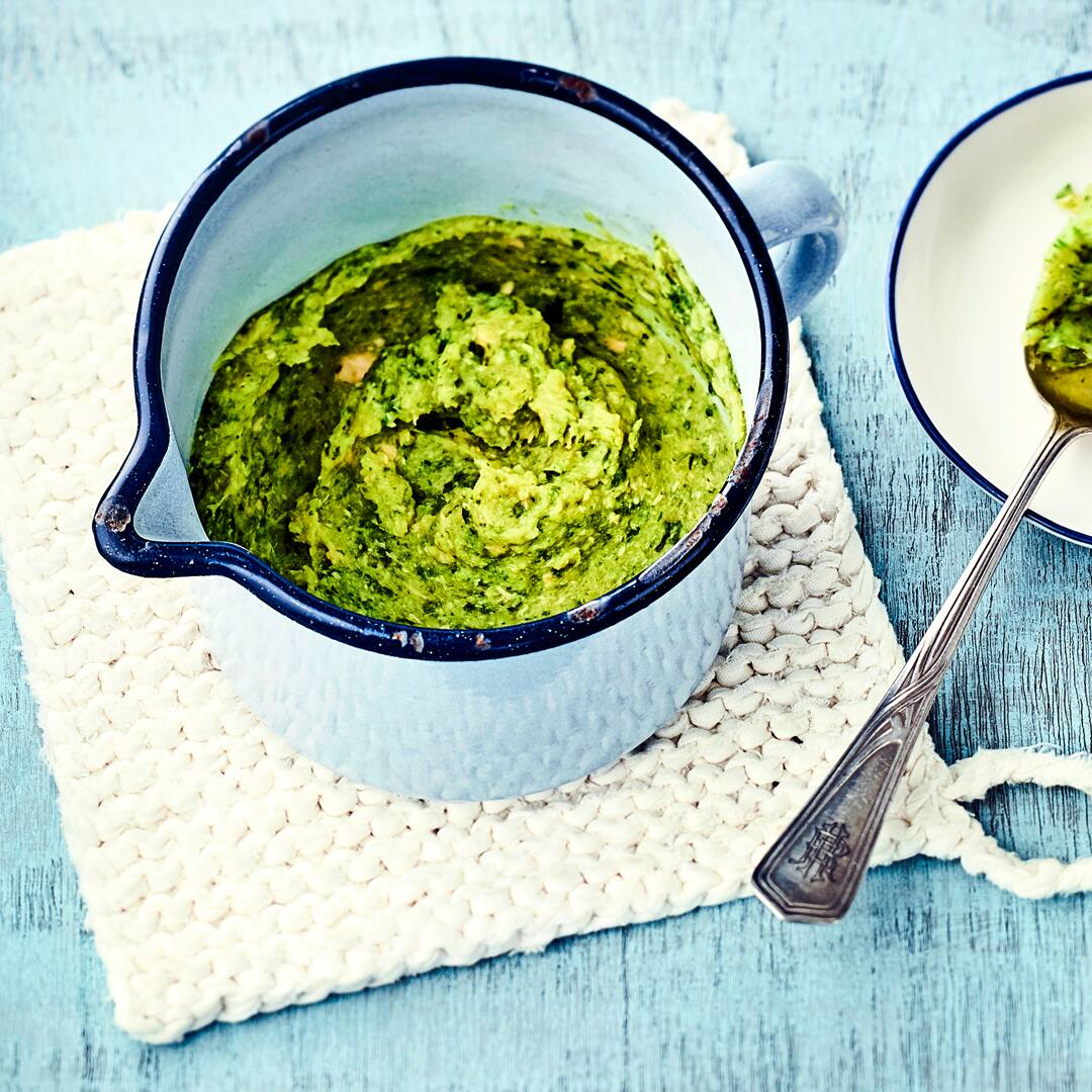 In nur wenigen Minuten ist mit unserem Rezept für Babys eine leckere warme Mahlzeit zubereitet: Kochen Sie unseren Spinat-Kartoffel-Brei mit Lachs!