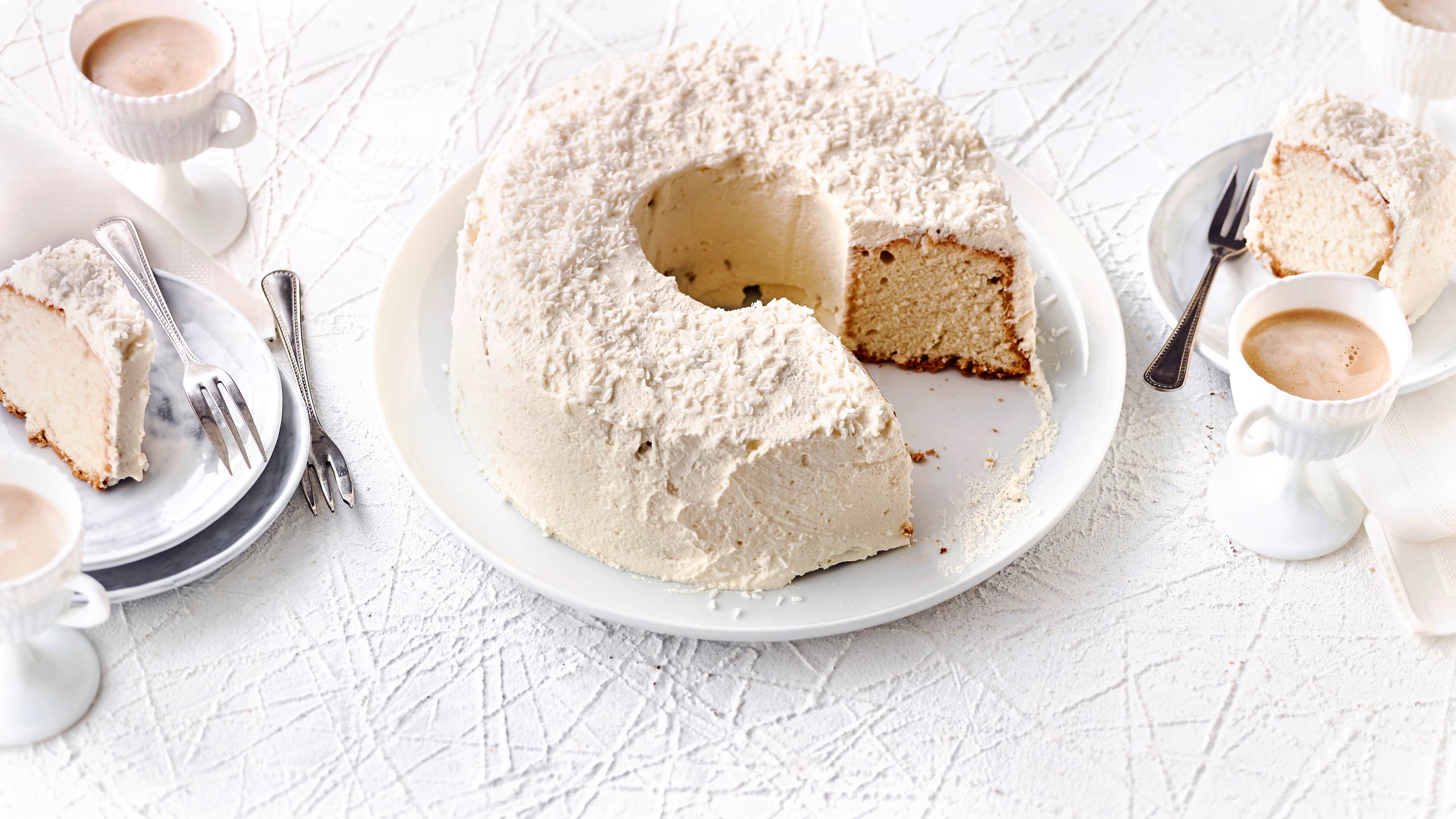 Angel Cake Angel Cake ist ein luftig leichter Kuchen der hierzulande auch als Engelskuchen bezeichnet wird.