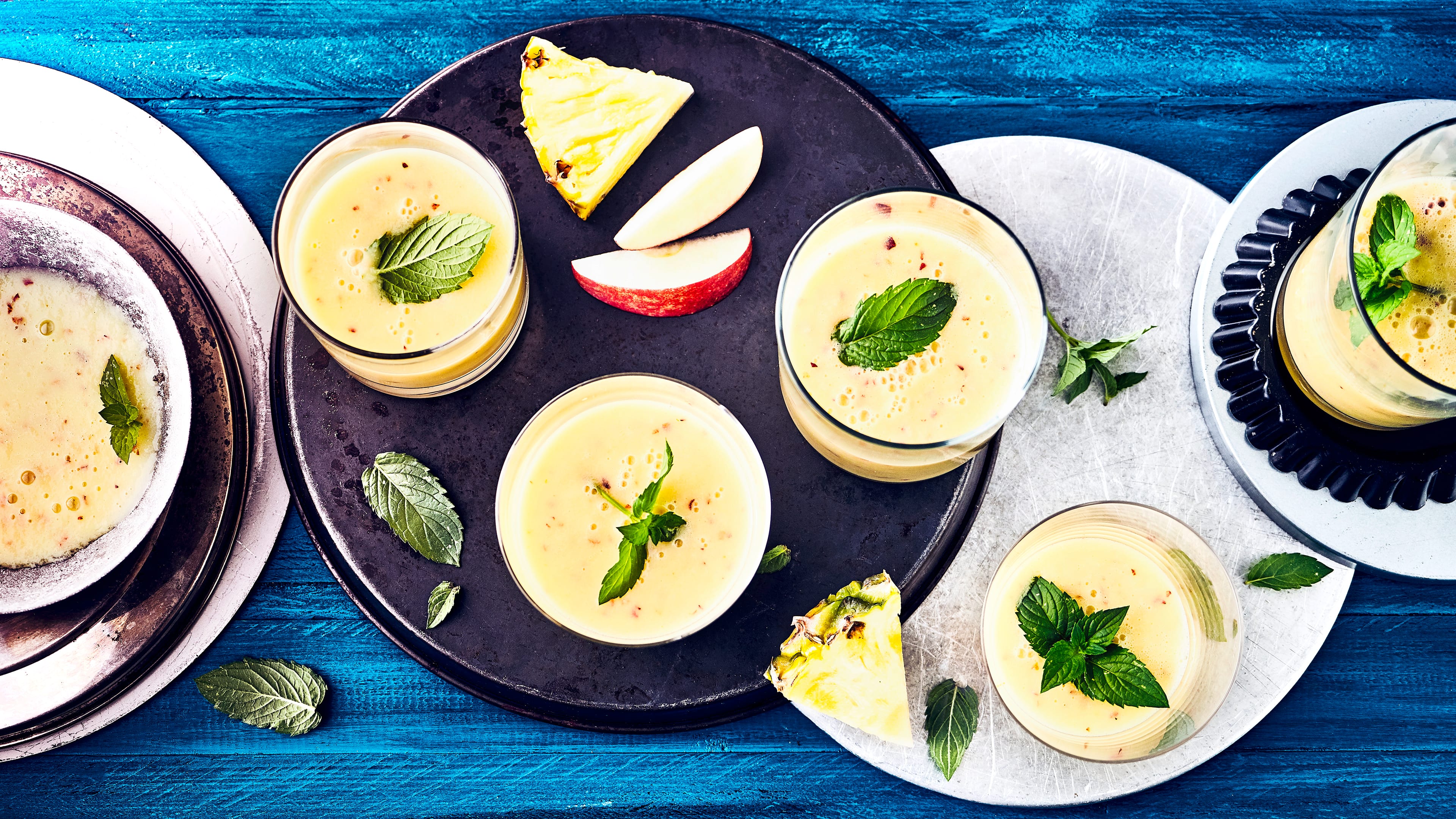 In unserem Ananas-Shake vereinen sich Joghurt, Äpfel und Ananasfruchtfleisch zu einer exotischen Köstlichkeit. Probieren Sie auch weitere Obstmischungen!