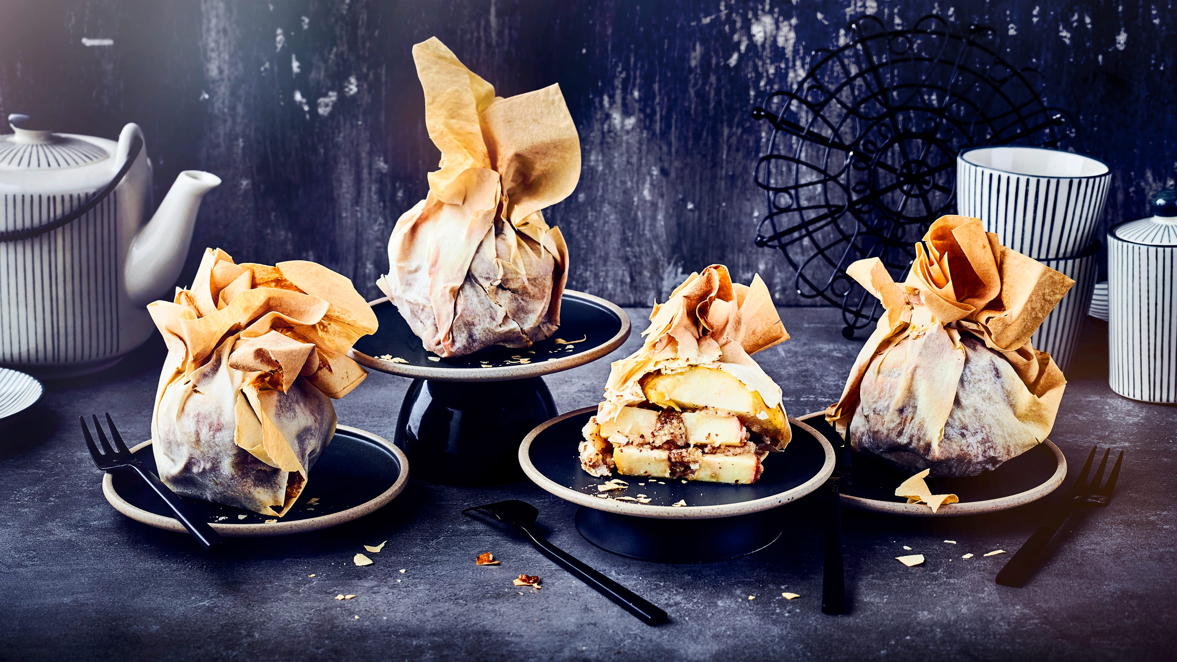 Apfel im Schlafrock Ob warm oder kalt serviert, mit Vanillesauce oder ohne, der Apfel im Schlafrock ist ein Dessert das ganzjährig auf den Tisch passt.