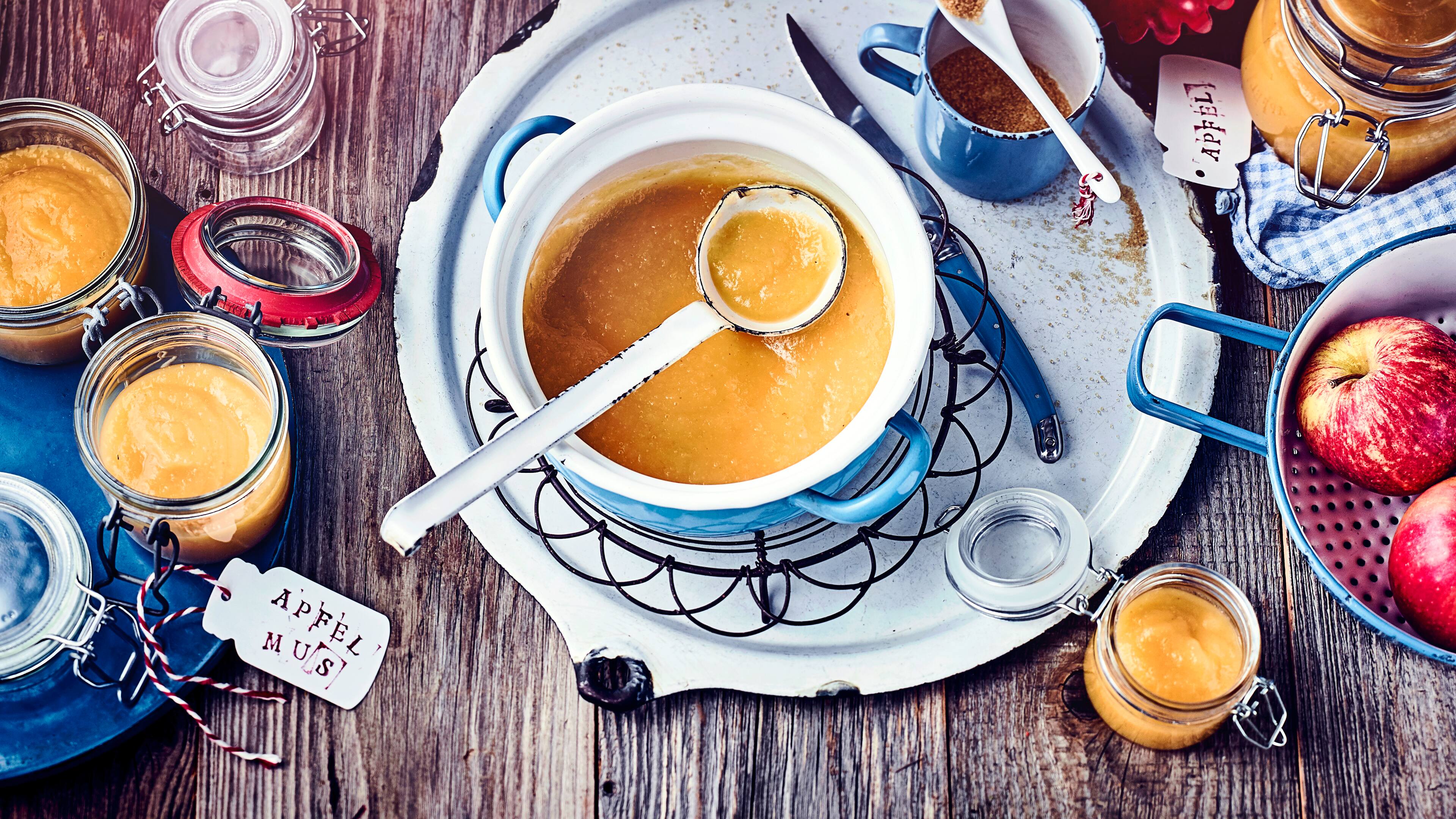 Apfelmus Frisches Apfelmus selbstgemacht: So schmeckt es einfach am besten und lässt sich auch gut verschenken!